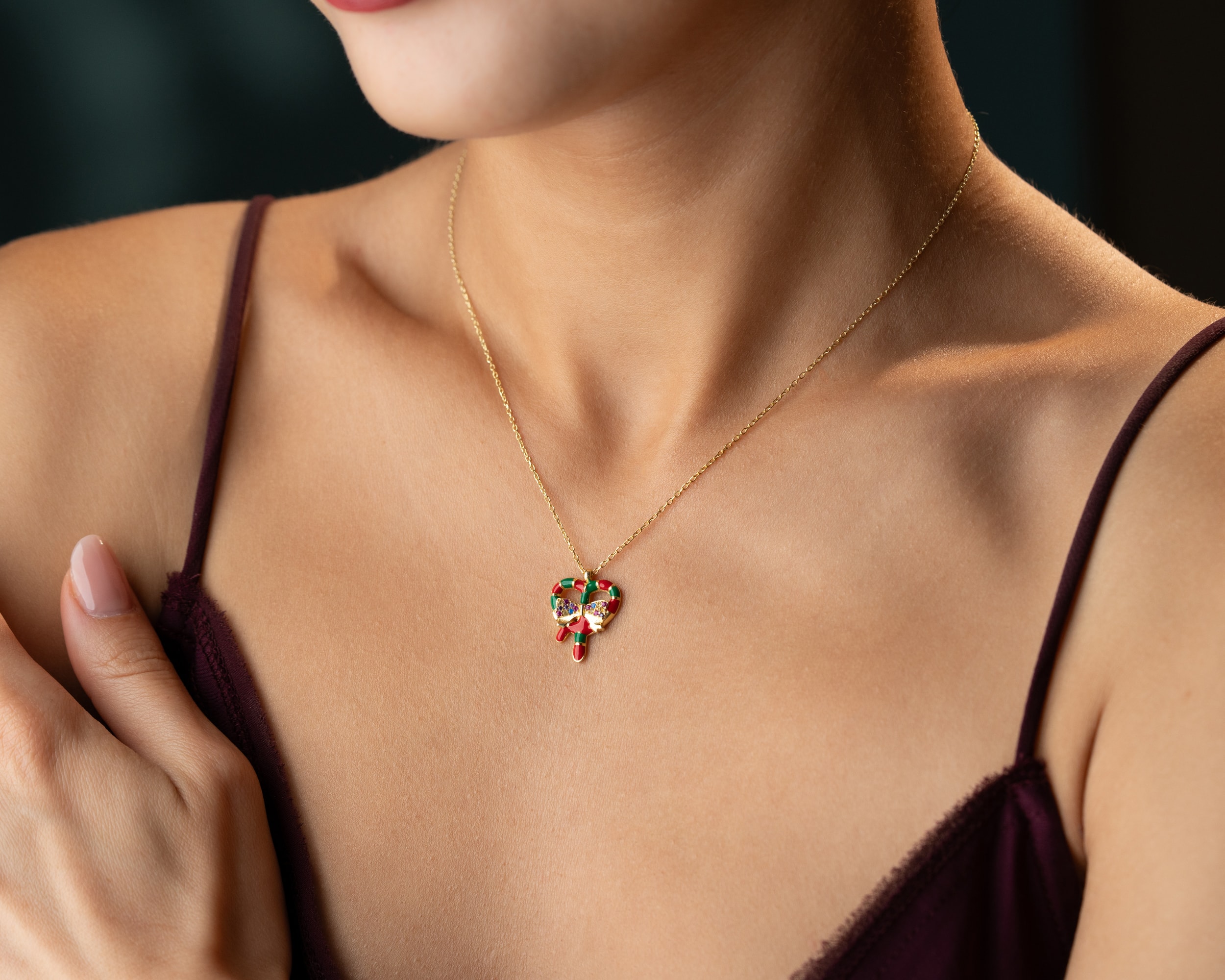 Mineli Yılbaşı Fiyonk Kolye – Renkli ve Zarif 925 Ayar Gümüş