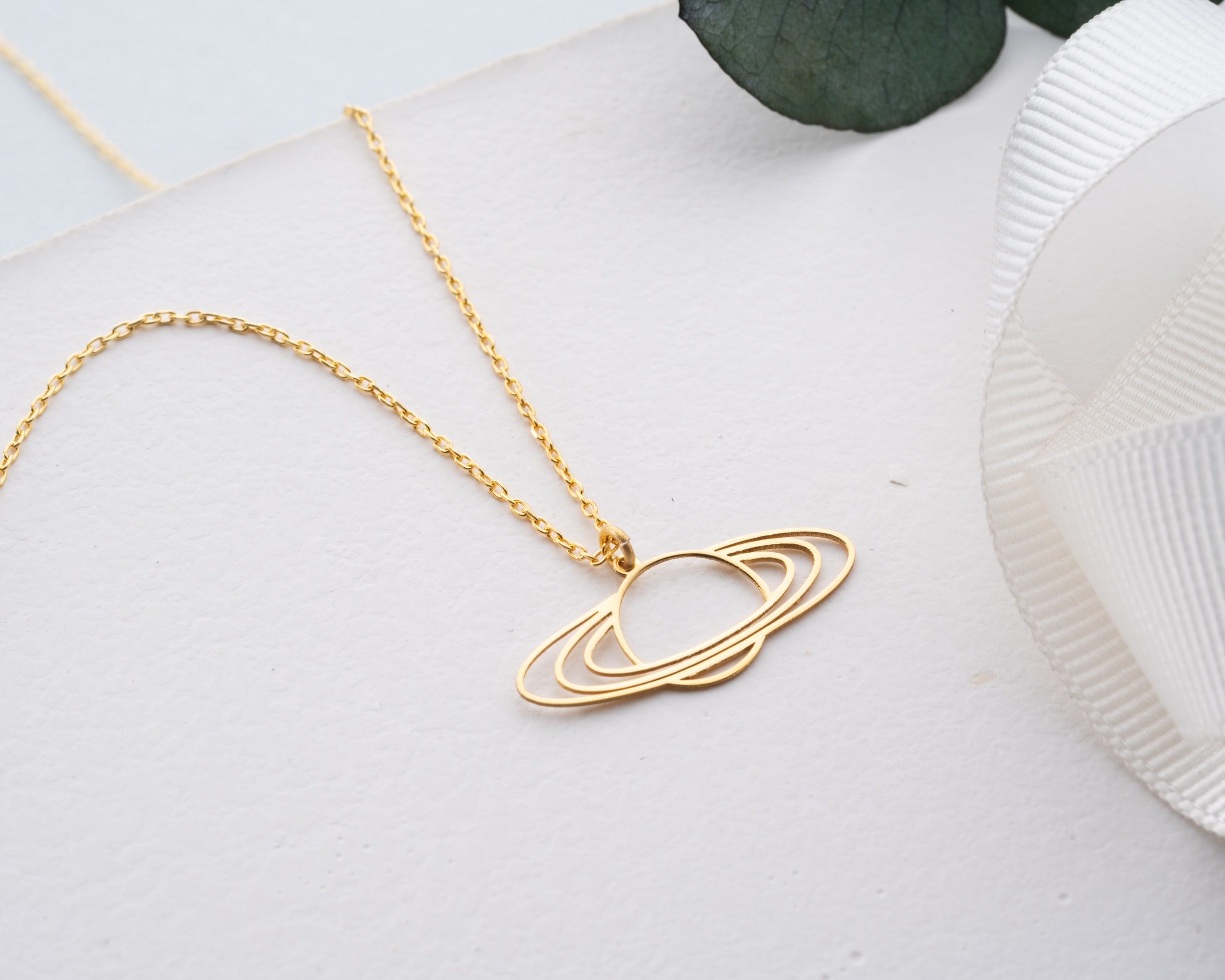 Starün Kolye – Minimal ve Şık Tasarım ile Işıltınızı Yansıtın