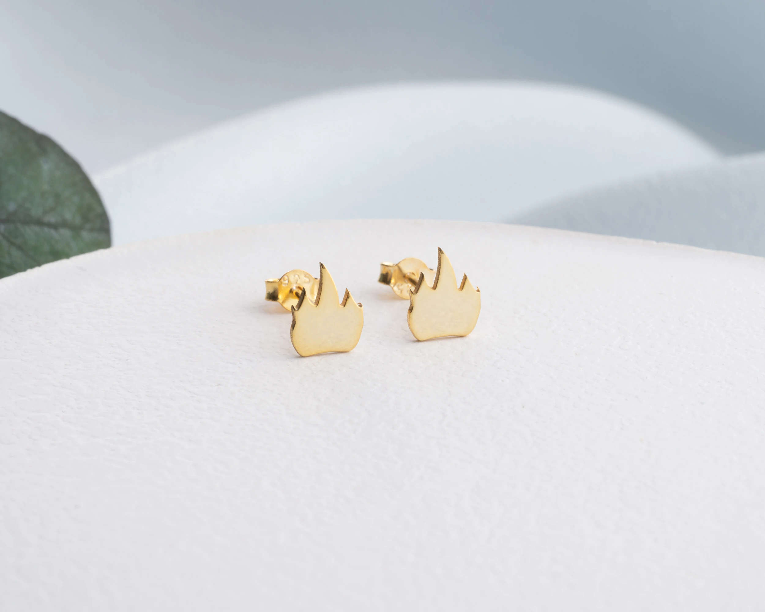 Çivili Alev Küpe 925 Ayar Gümüş – Kadın Takısı - Cesur ve Modern Stil