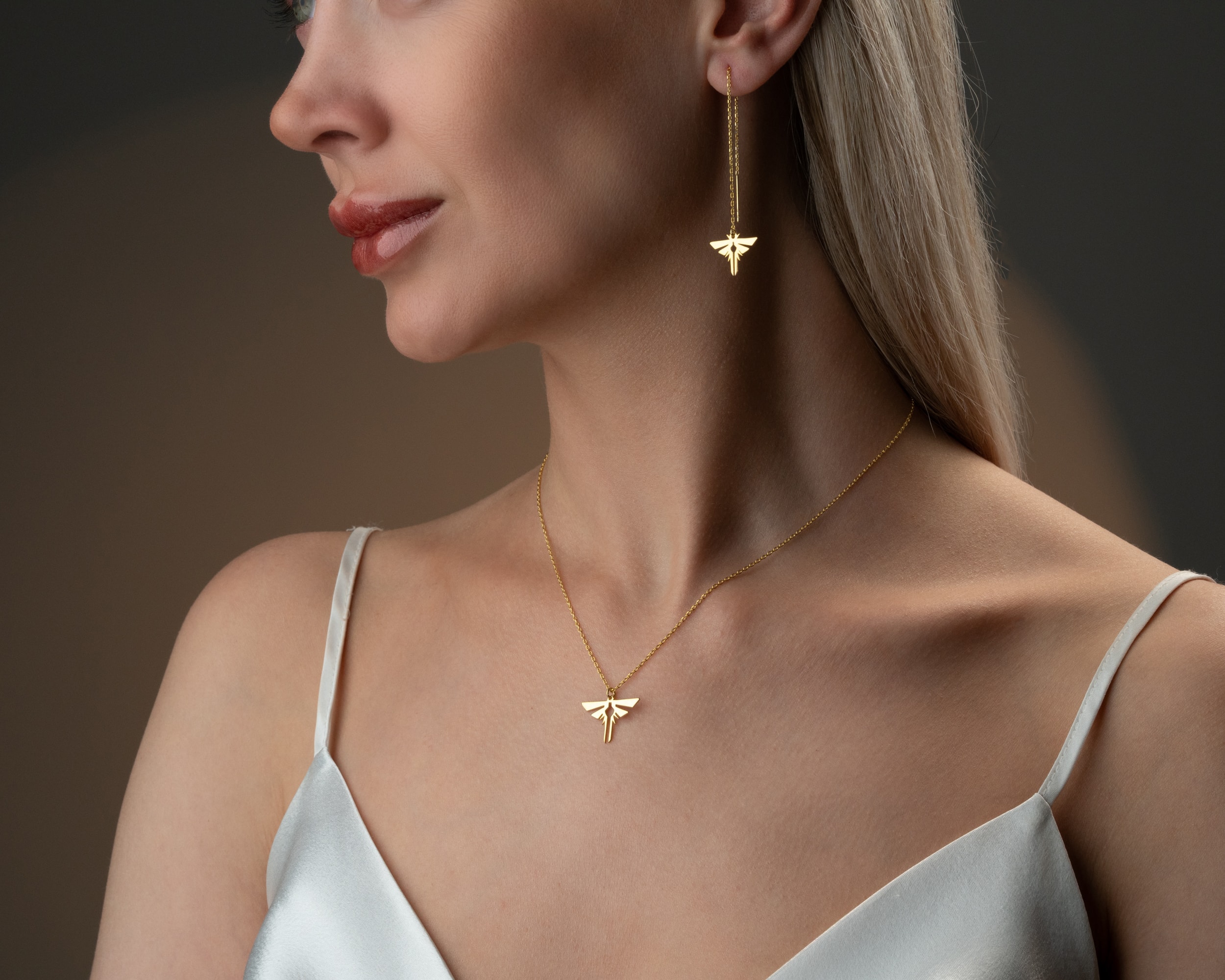 Ateş Böceği Kolye – Küpe Seti | Işıltılı Zarafet ve Doğadan İlham Alan Tasarım