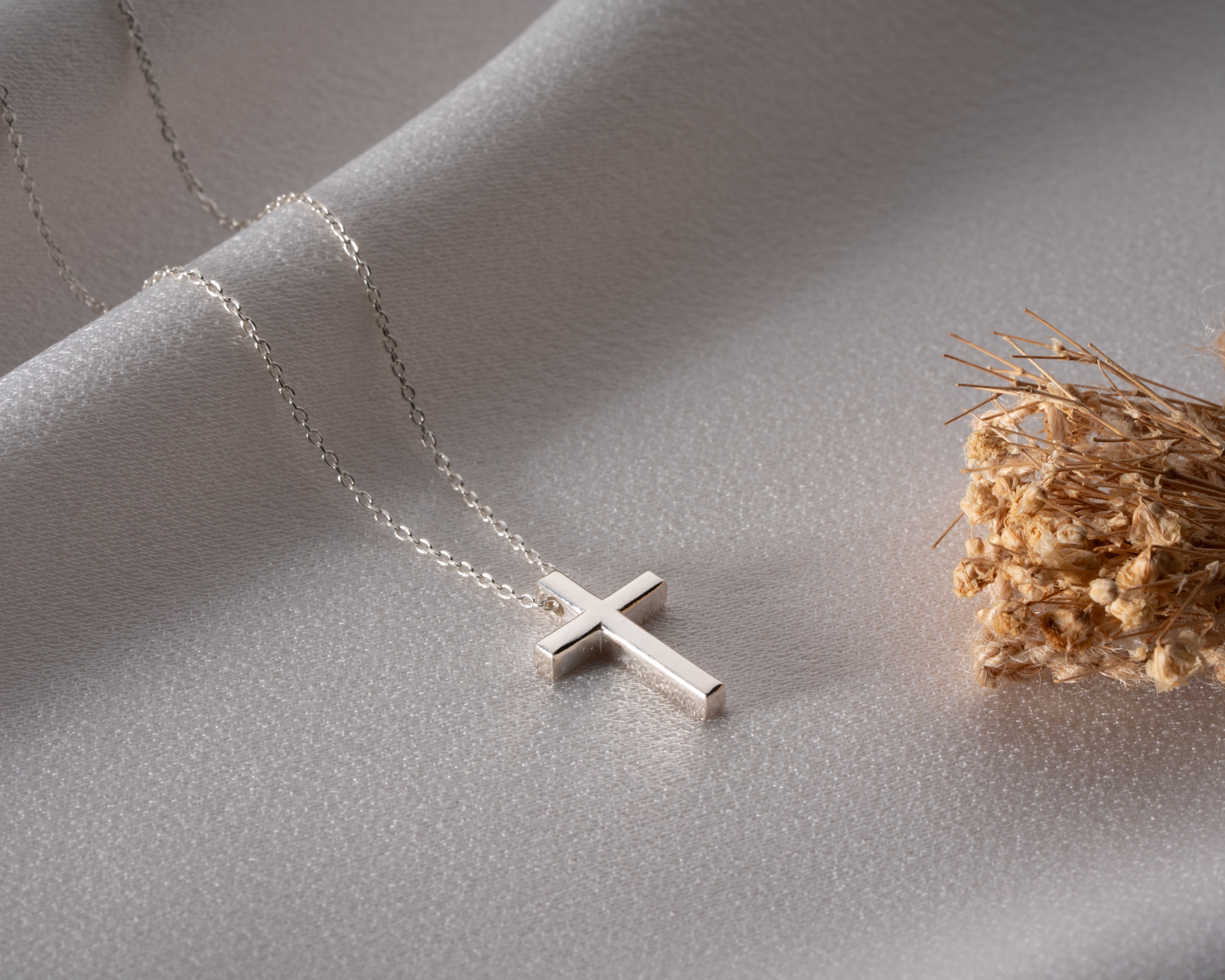 3 Boyutlu Haç Kolye – 925 Ayar Gümüş Erkek Kolye, Modern ve Anlamlı Tasarım