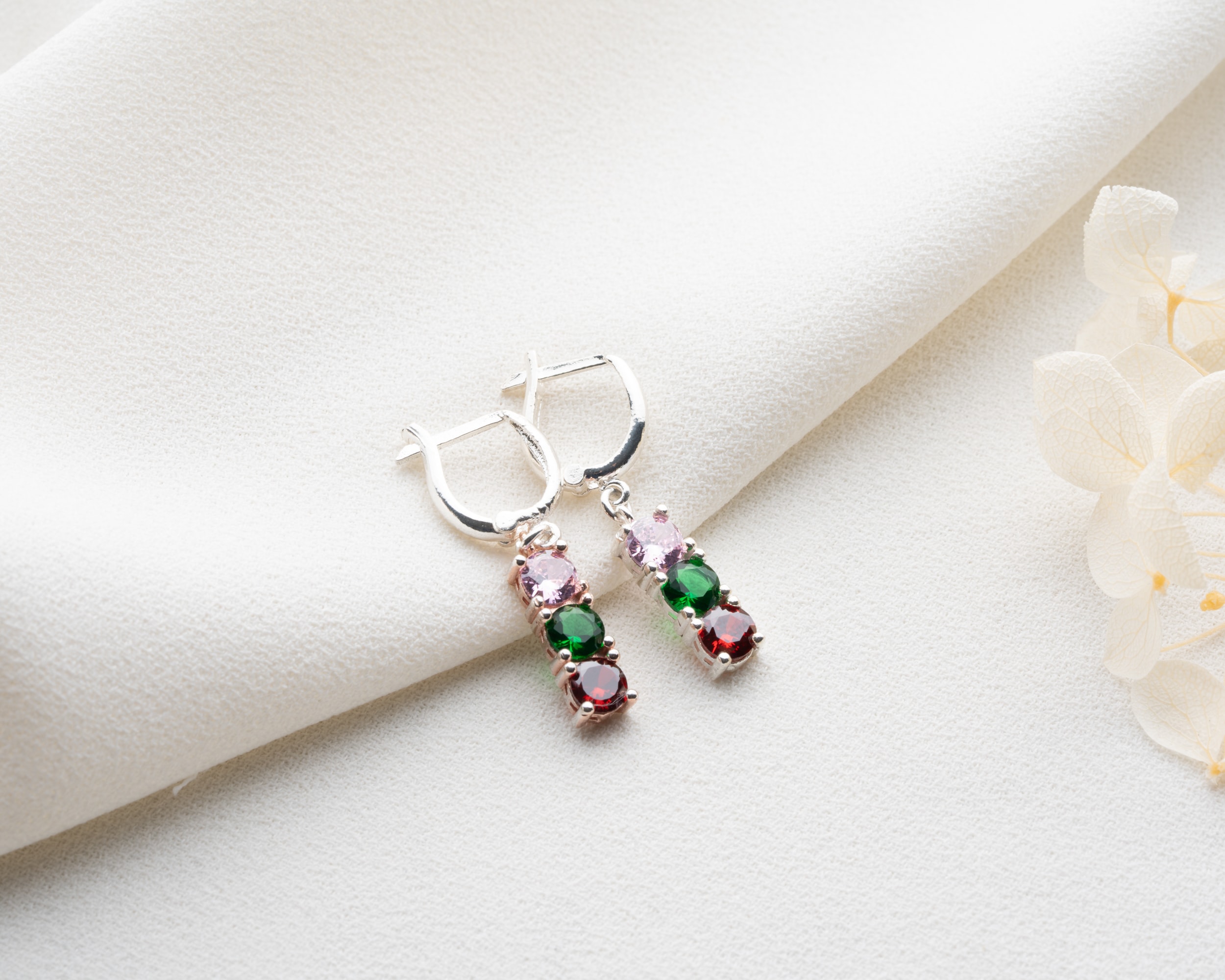 925 Ayar Gümüş Doğum Taşlı Bar Küpe – Anne ve Aile Temalı Takı