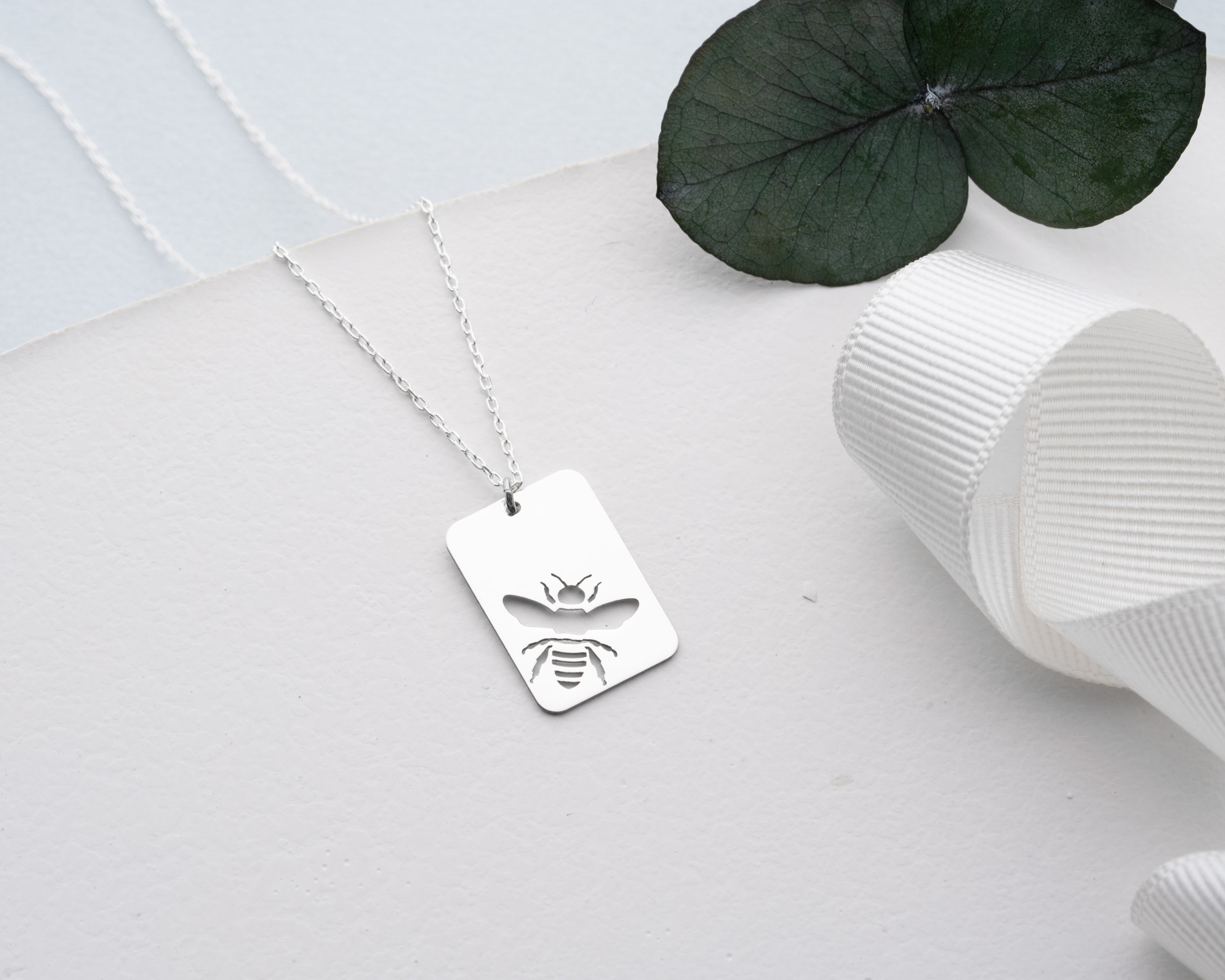 Dikdörtgen Arı Kolye - 925 Ayar Gümüş Zarif Tasarım | AG Gold Silver