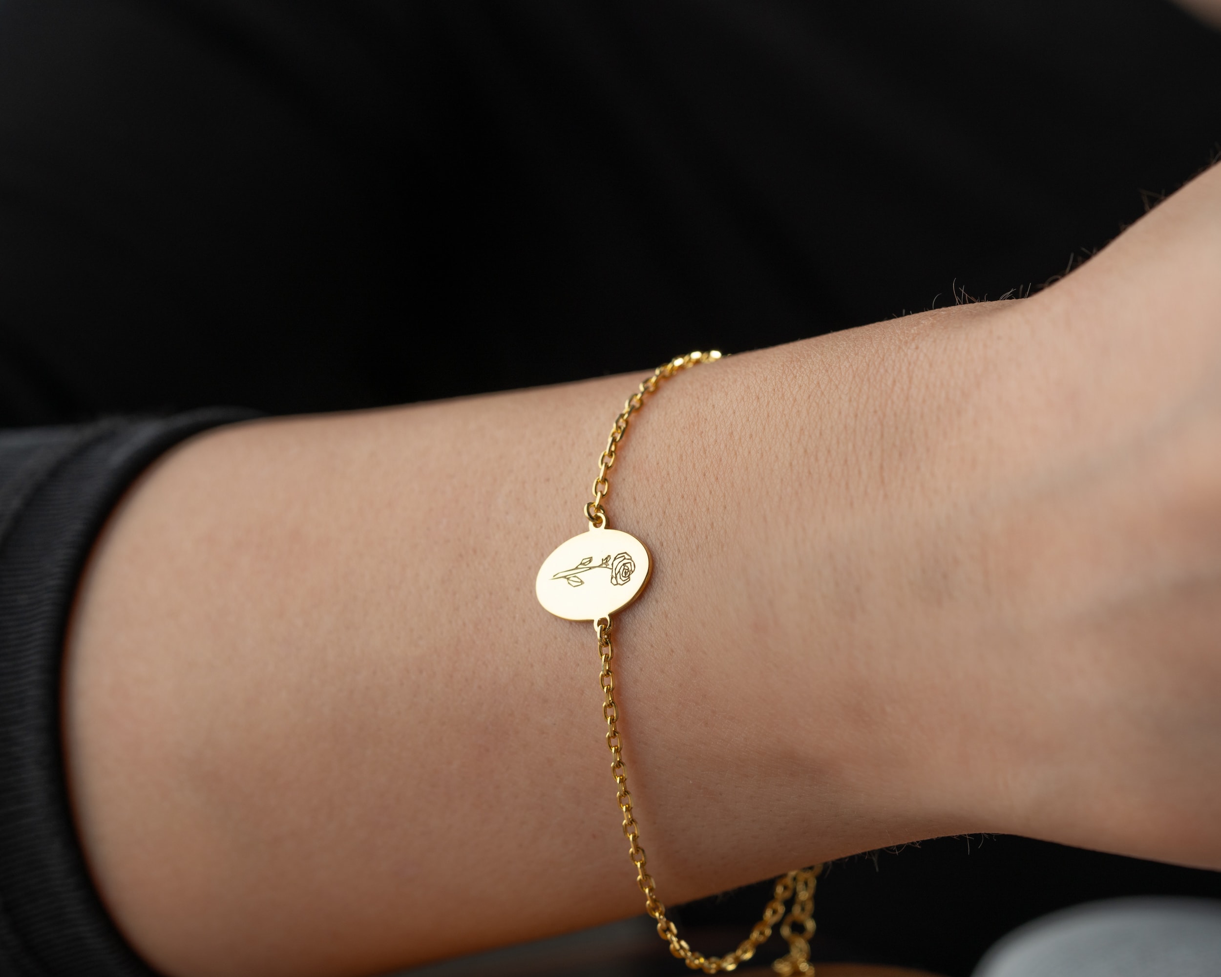 Oval Doğum Çiçekli Bileklik – Kişiye Özel Tasarım | Minimal ve Zarif