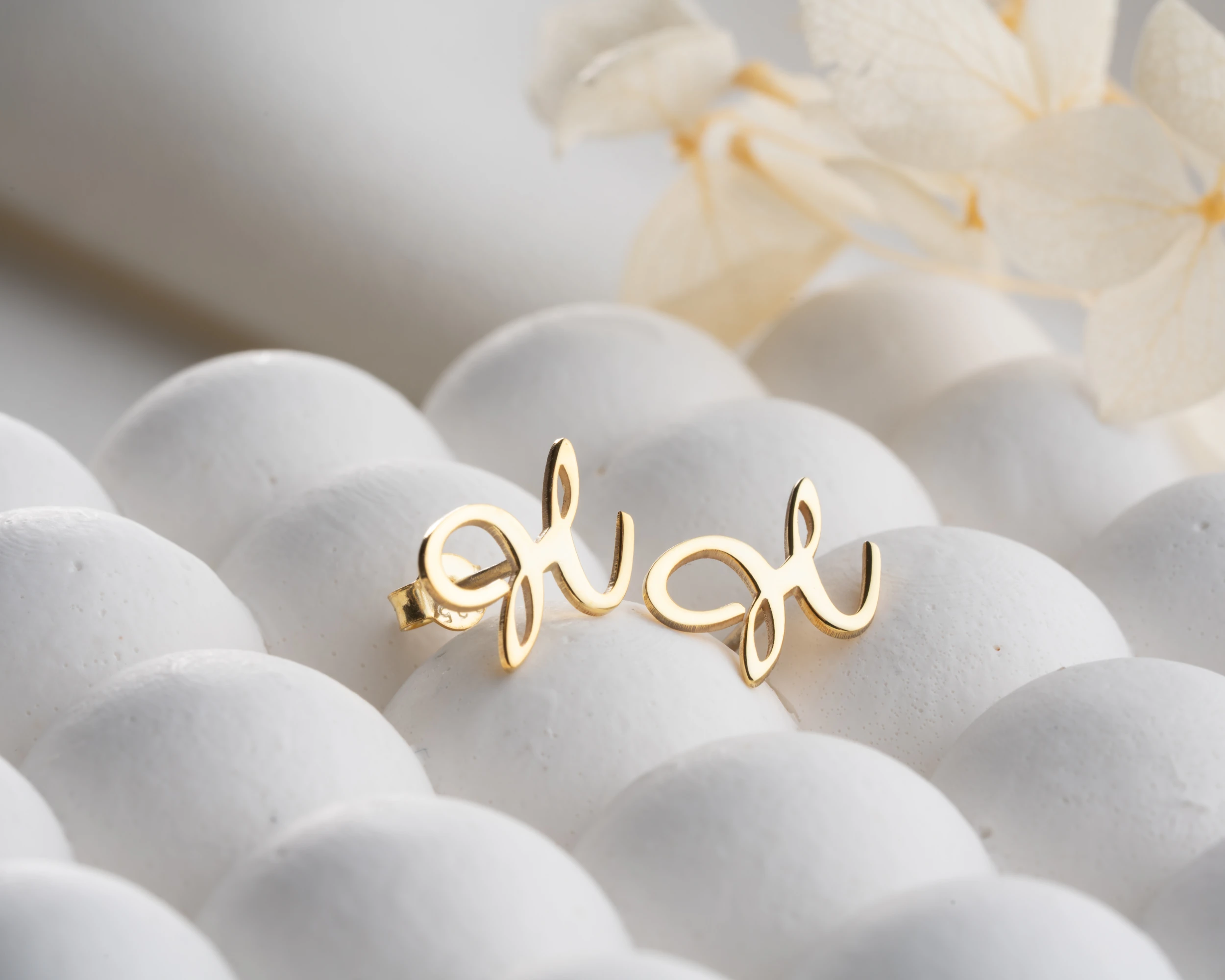 Çivili Harf Küpe 925 Ayar Gümüş – Kişiselleştirilebilir Kadın Takısı