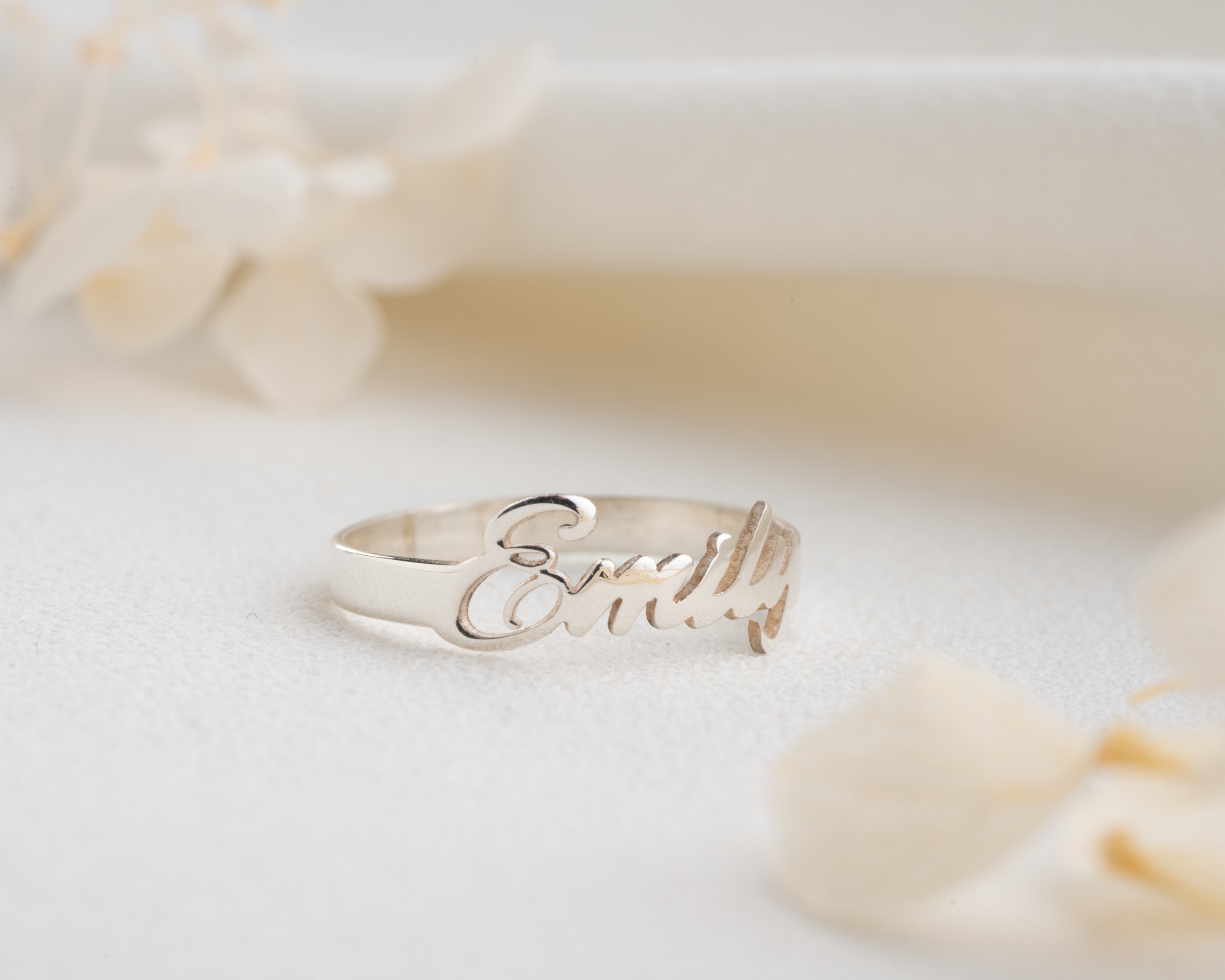 Kişisel İsimli Gümüş Yüzük – Minimal ve Anlamlı Tasarım