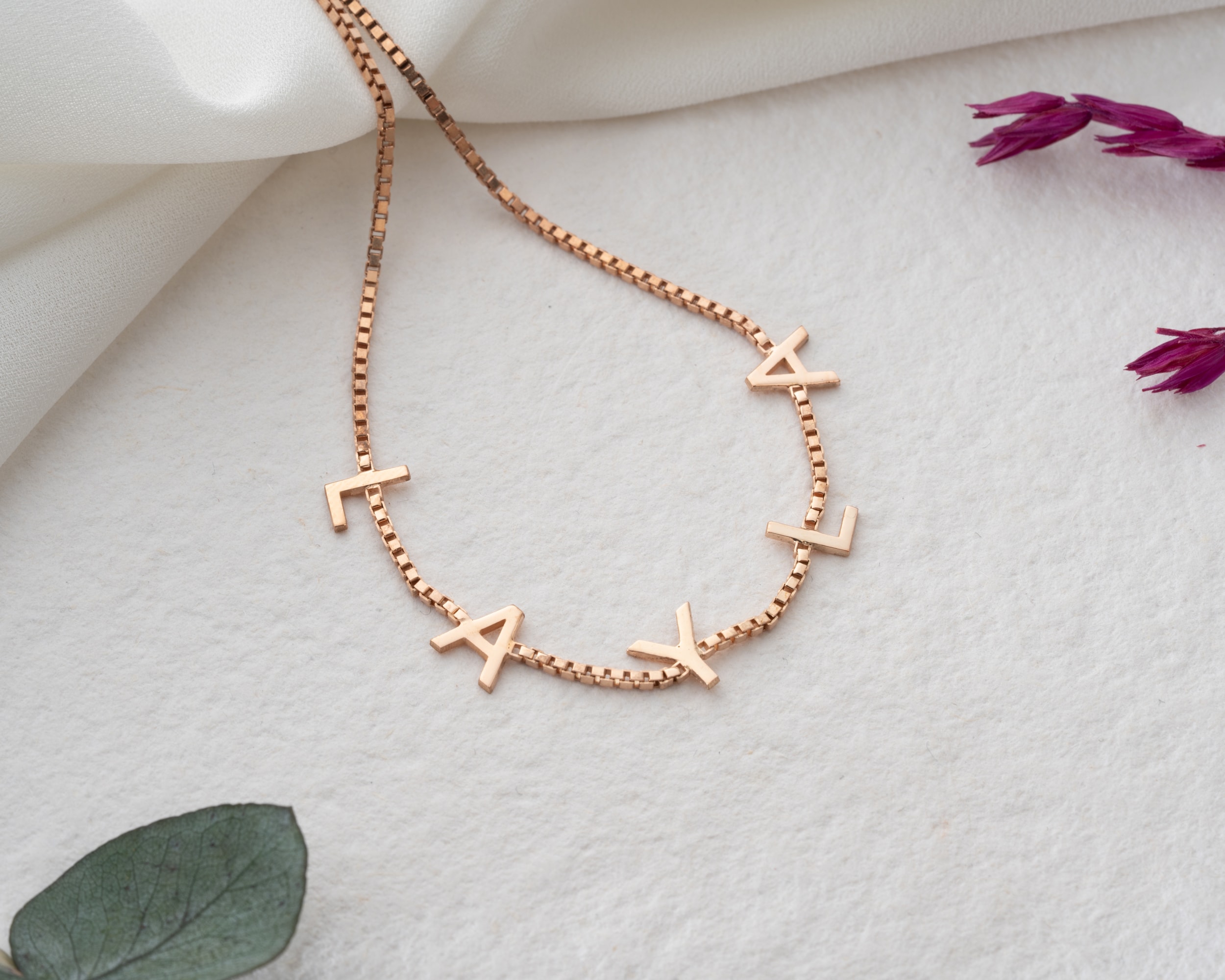 Asansörlü Kişisel Bileklik – Küp Zincirli, Ayarlanabilir ve Her Bileğe Uygun Şık Tasarım