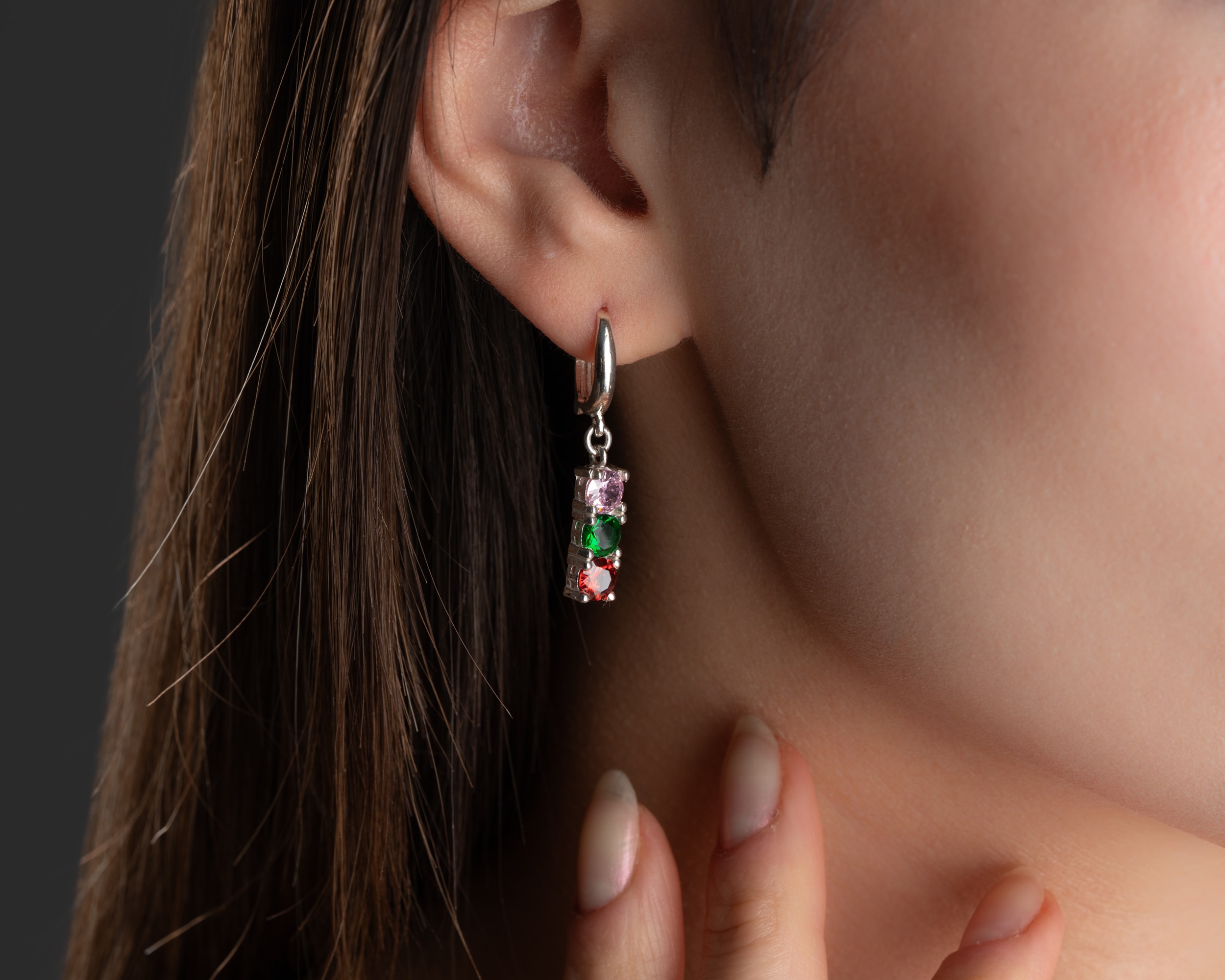 925 Ayar Gümüş Doğum Taşlı Bar Küpe – Anne ve Aile Temalı Takı