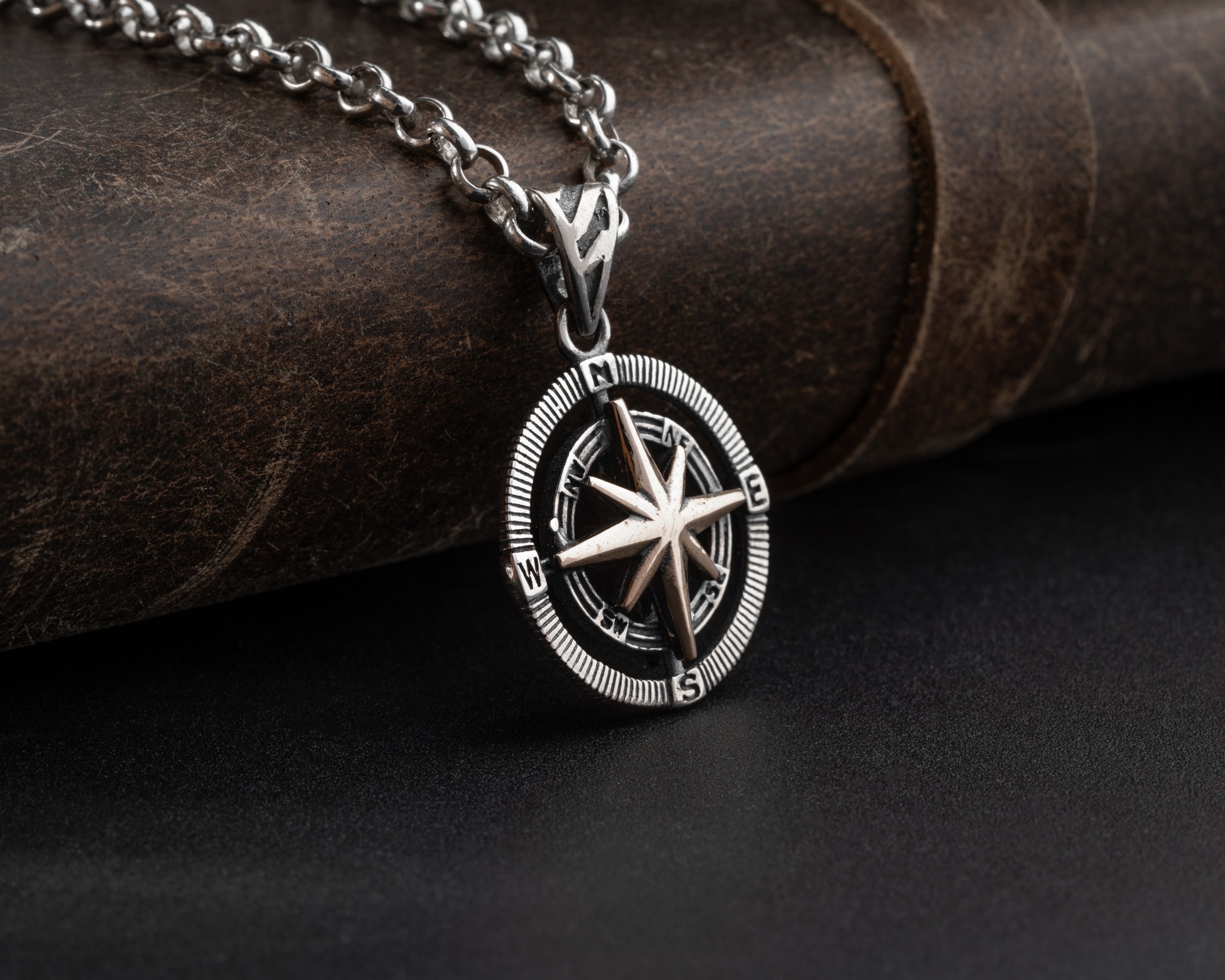 Çift Taraflı 3 Boyutlu Pusula Erkek Kolye | Tilki Kuyruğu Zincirli Küçük Boy Şık Tasarım