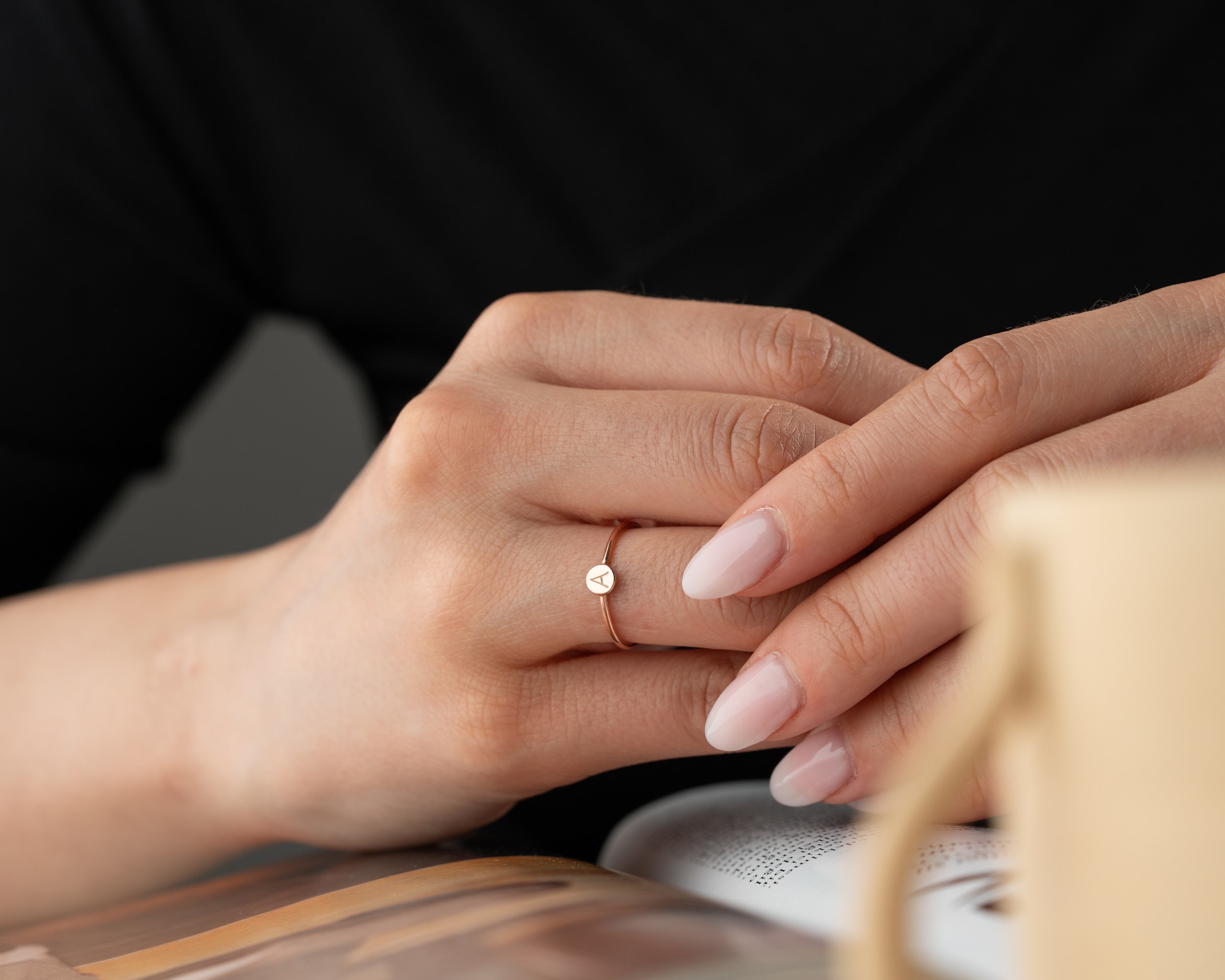 Kişiye Özel Harf Yüzük – Minimal ve Modern Tasarım