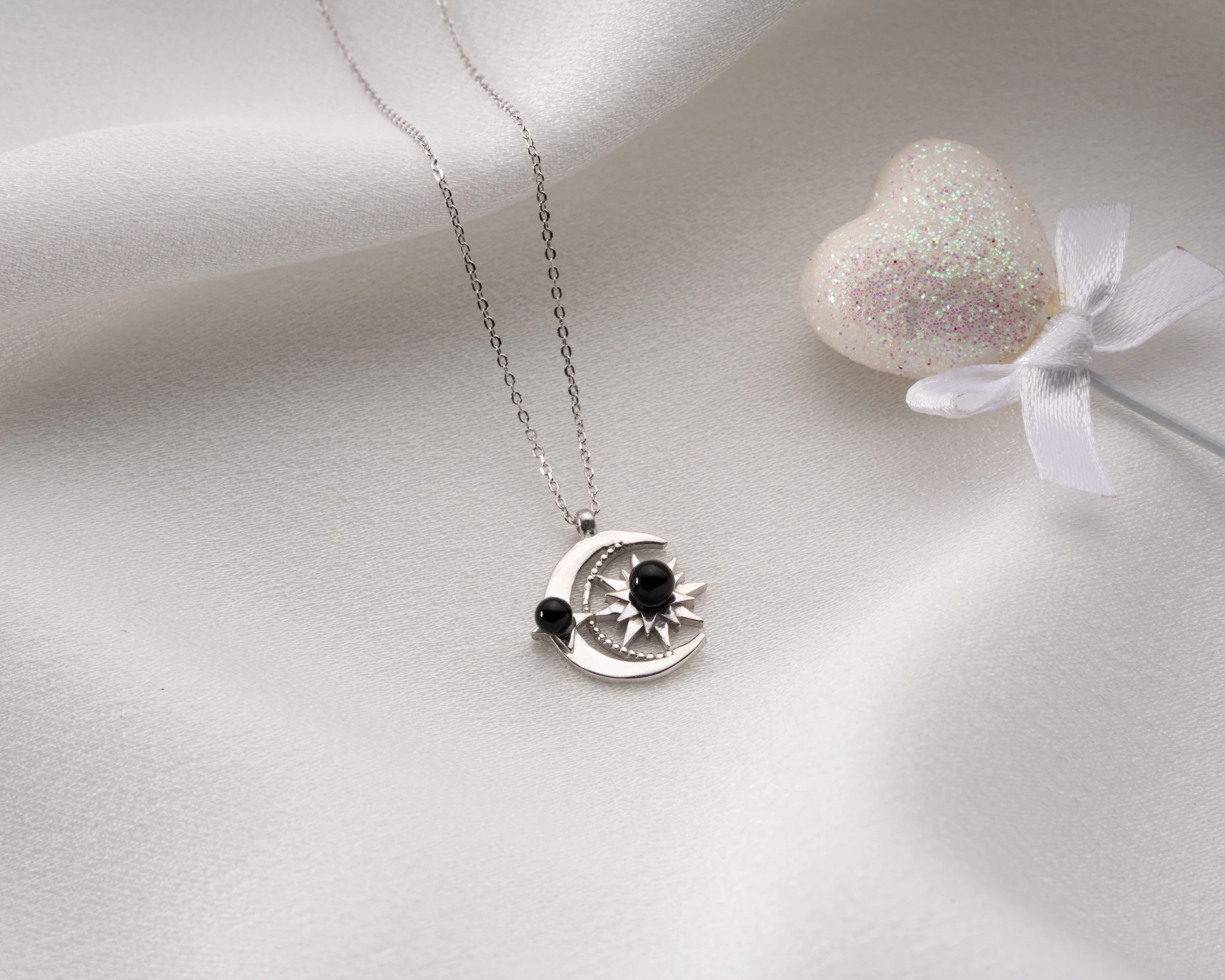 Siyah İnci Güneş Ay Kolyesi – Minimal ve Zarif 925 Ayar Gümüş - Siyah İnci Detaylı Zarif Gümüş Takı