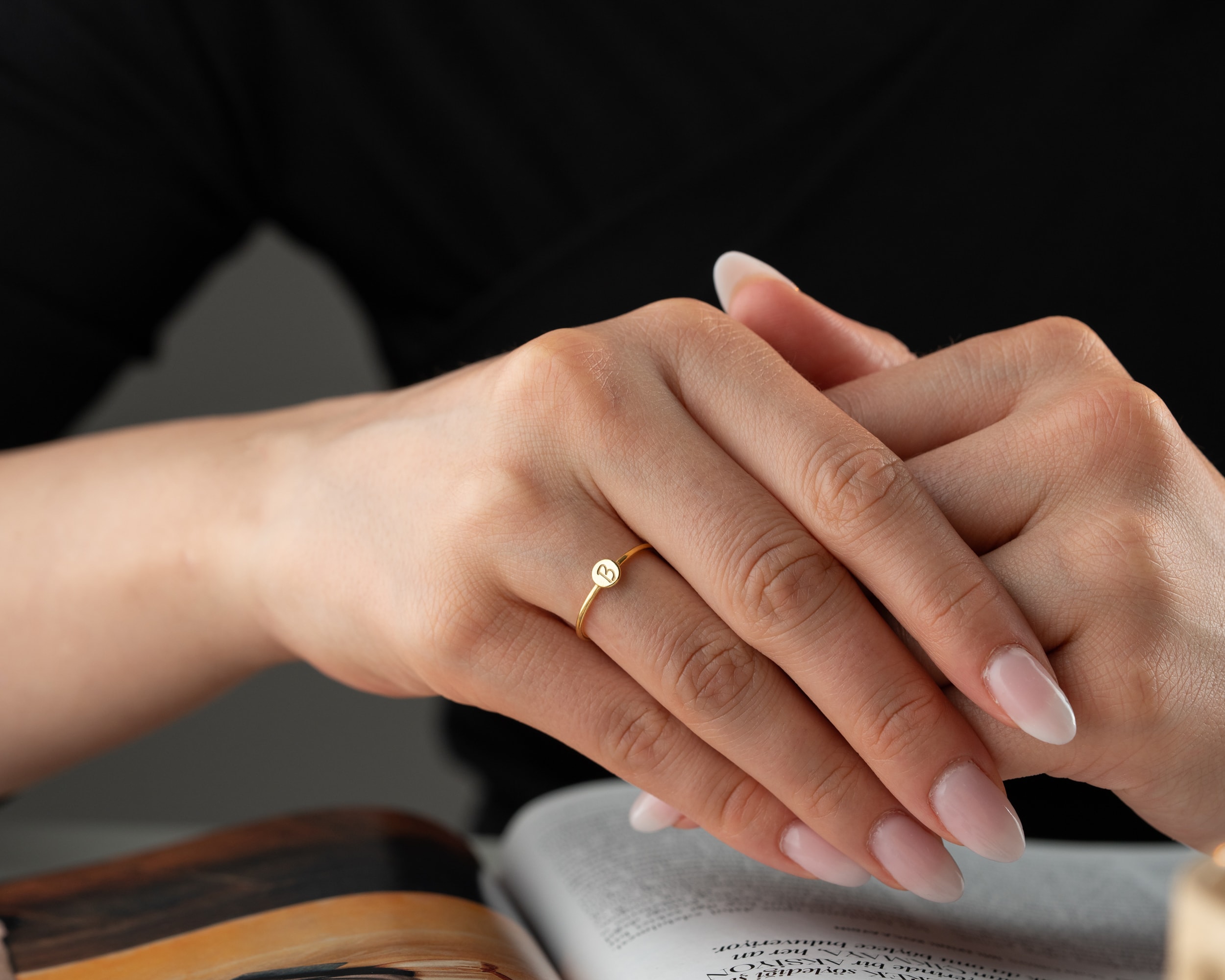 Kişiye Özel Harf Yüzük – Minimal ve Modern Tasarım