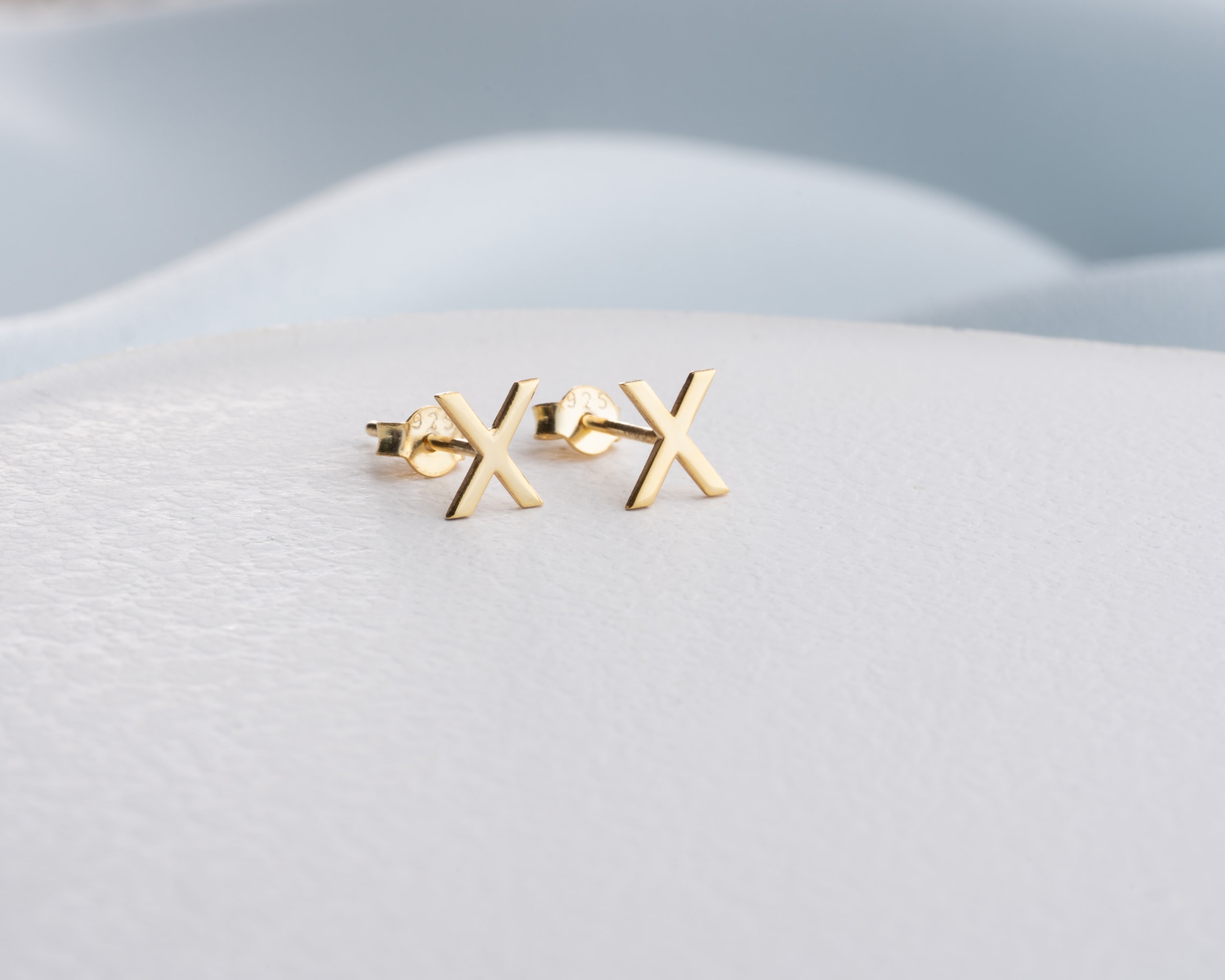 Çapraz Çivili Küpe 925 Ayar Gümüş – Şık ve Minimal 925 Gümüş Kadın Takısı