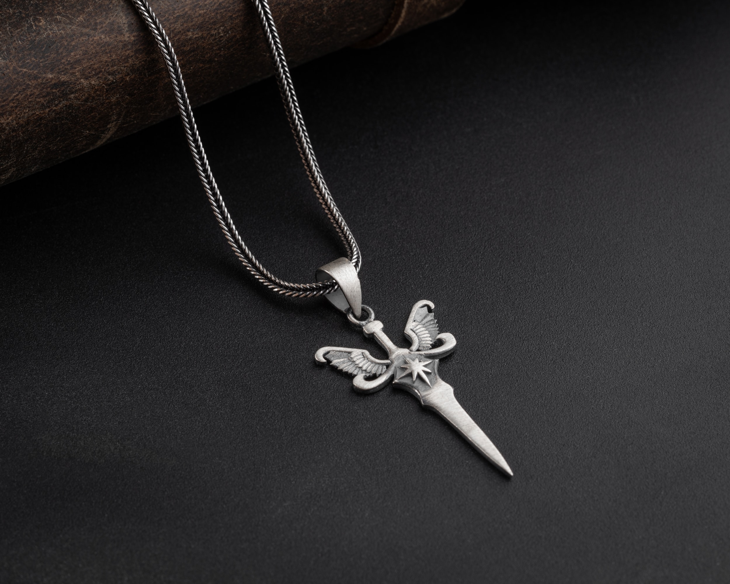 Kanatlı Kama Erkek Kolye | Tilki Kuyruğu Zincirli Güç ve Stil Sahibi Tasarım