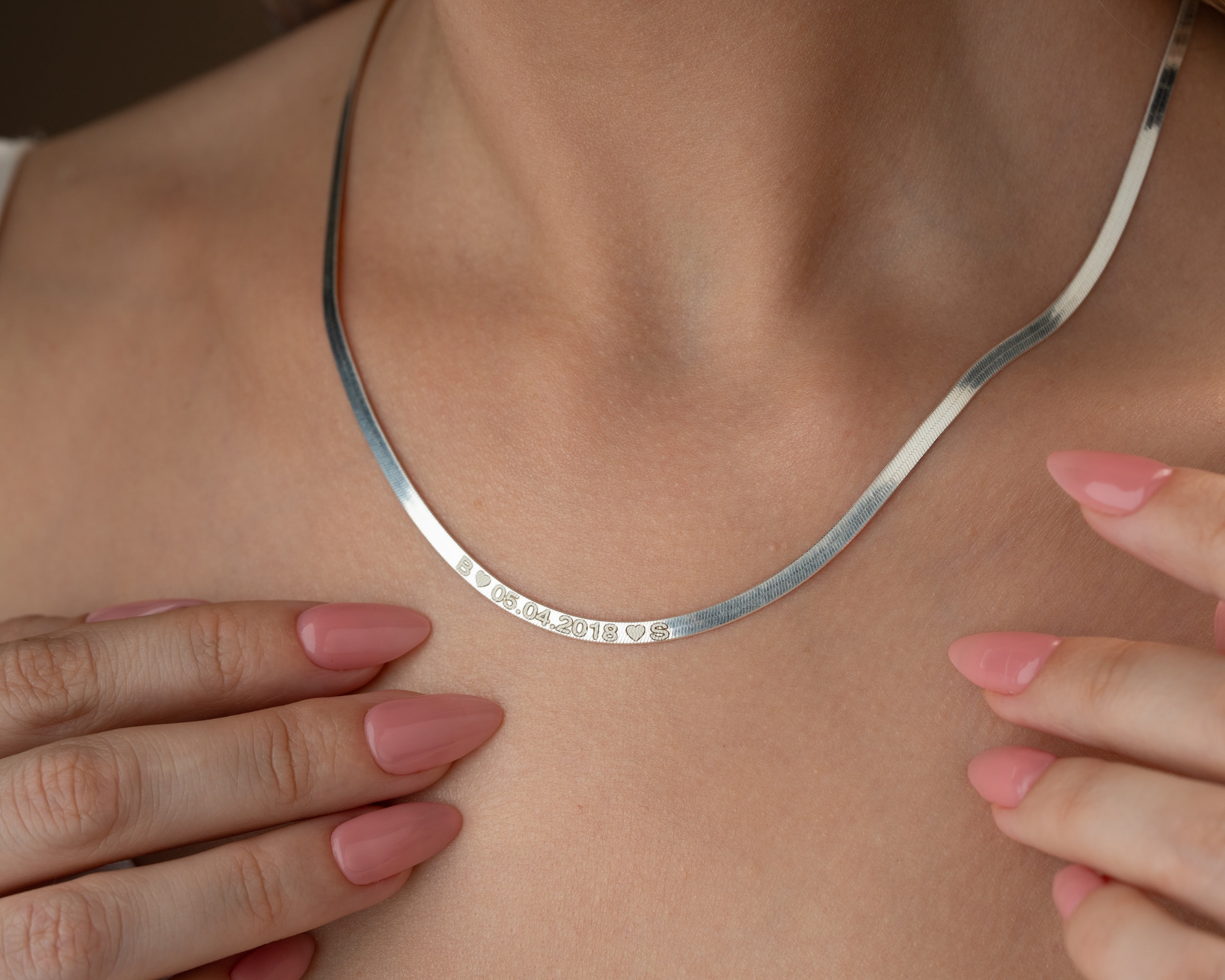 Gravürlü İtalyan Yassı Kolye – İsimli & Unisex Gümüş Model