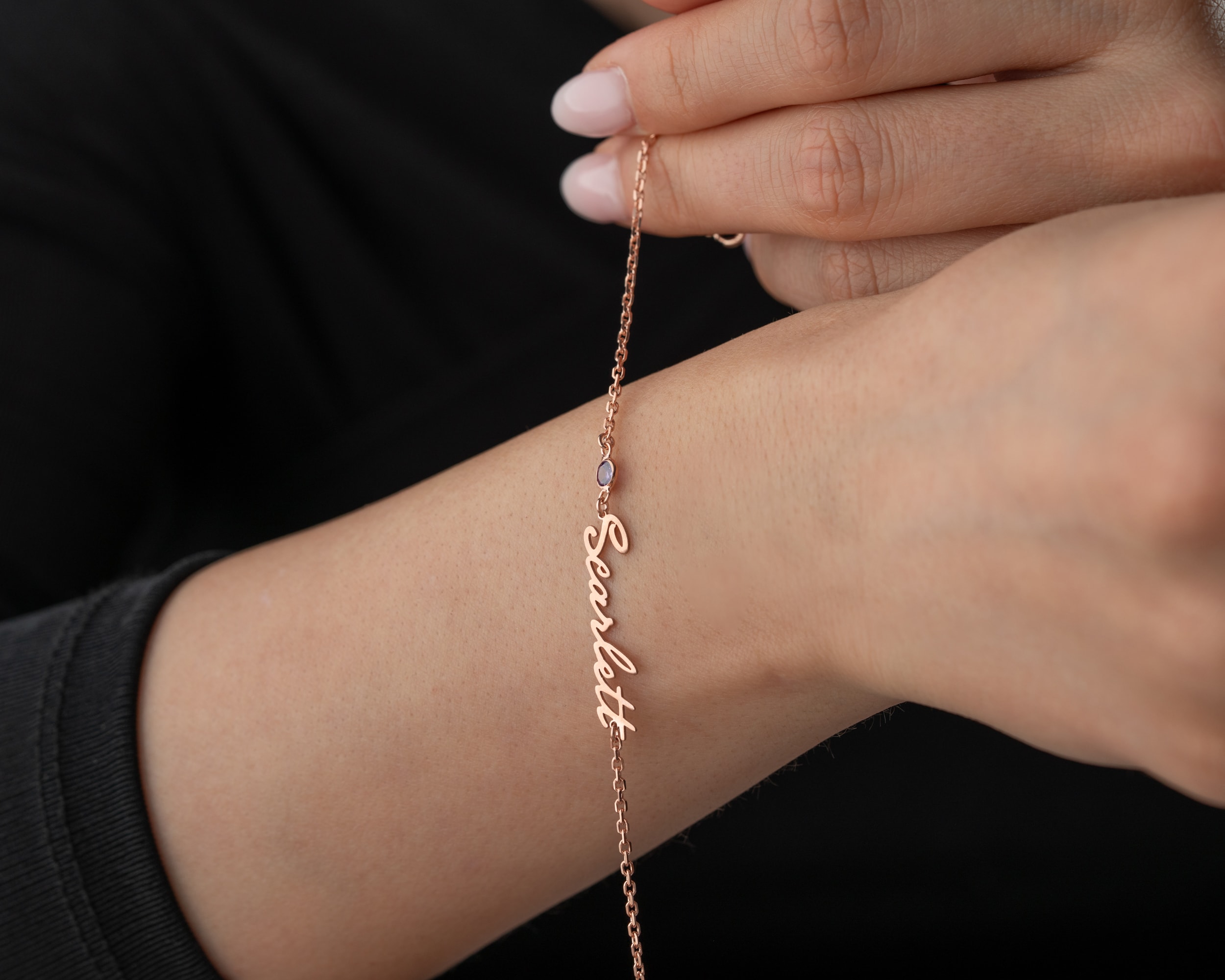 Doğum Çiçekli Doğum Taşlı İsim Bileklik – Kişiye Özel | Minimal ve Zarif