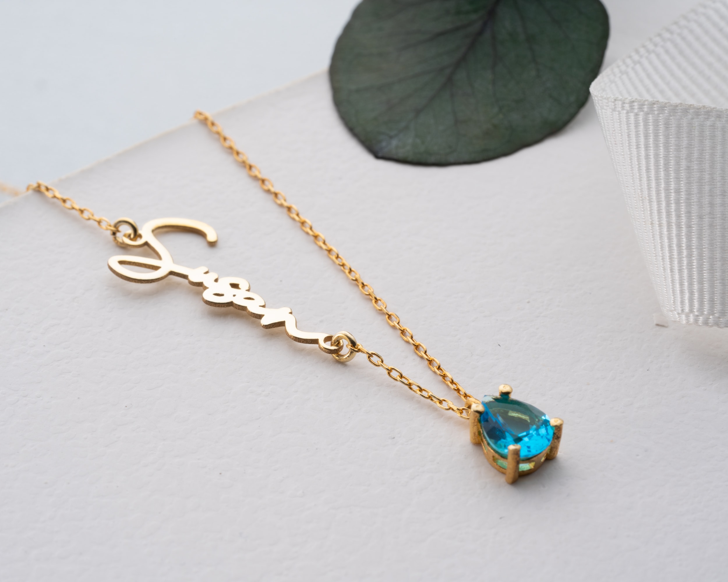 Yan İsimli Doğum Taşlı Kolye – Kişiye Özel Sideways İsim Kolye