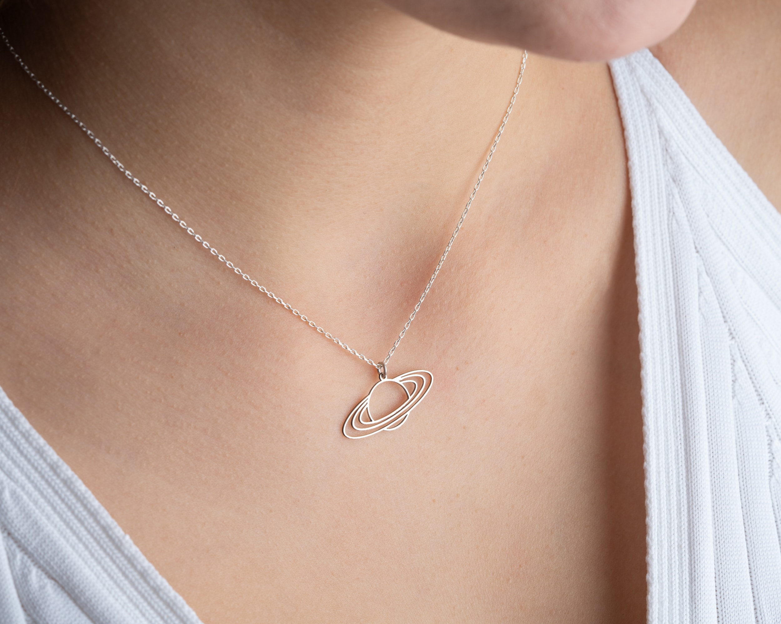 Starün Kolye – Minimal ve Şık Tasarım ile Işıltınızı Yansıtın