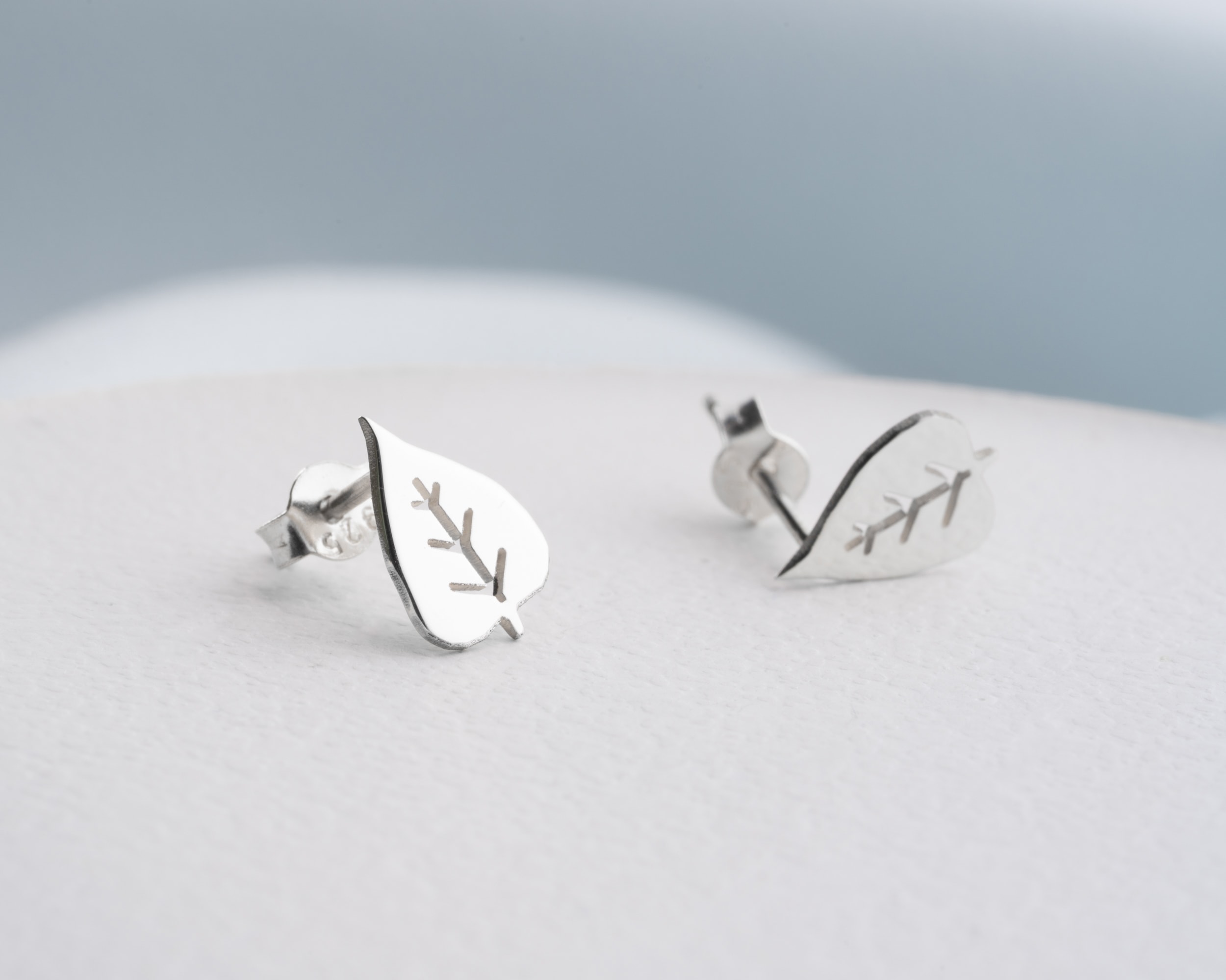 Çivili Yaprak Küpe – Doğadan İlham Alan Zarif Takı