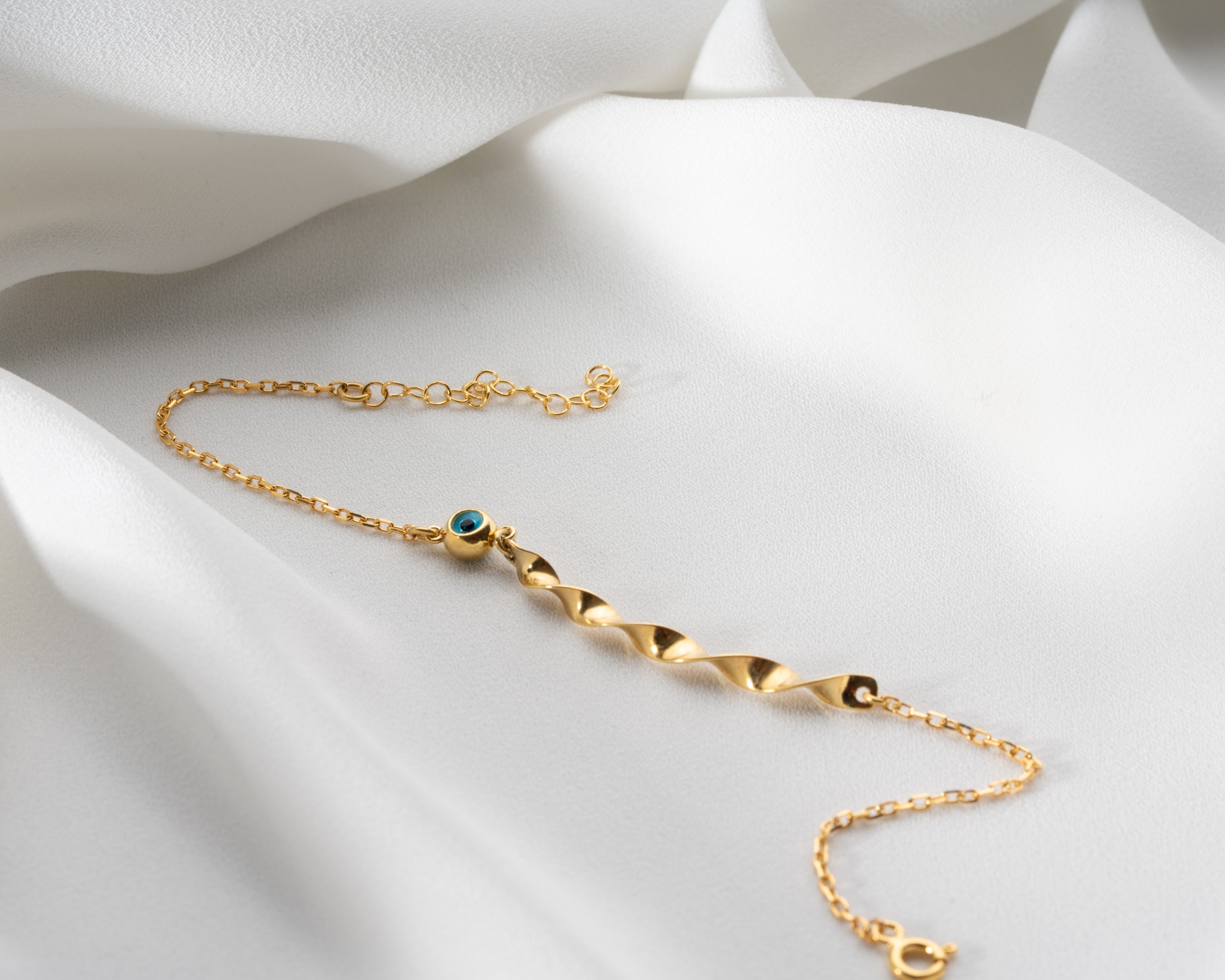 Şıklığın Koruyucu Işıltısı - Burgu Nazar Boncuklu Bileklik - 925 Ayar Gümüş Zarif Takı