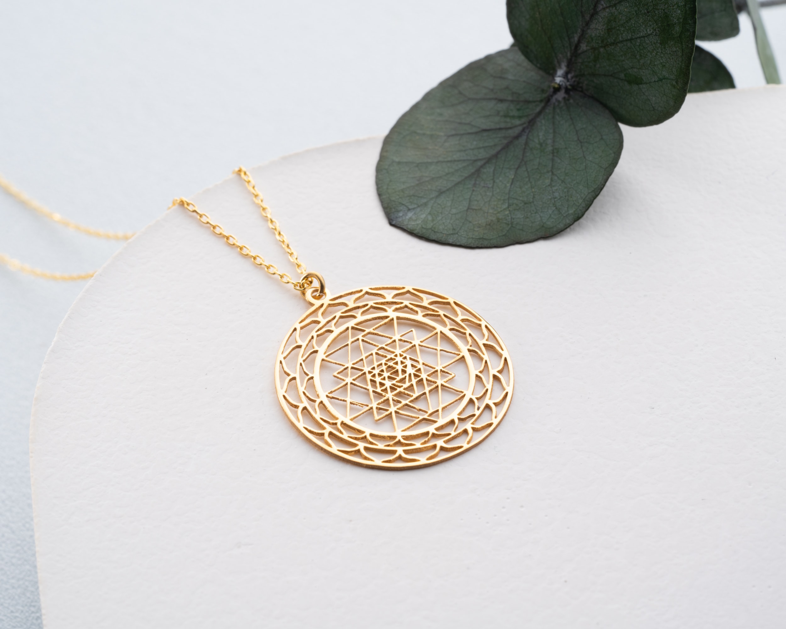 Sri Yantra Yuvarlak Spiral Kesim 925 Ayar Gümüş Kolye – Spiral Kesim Spiritüel Takı