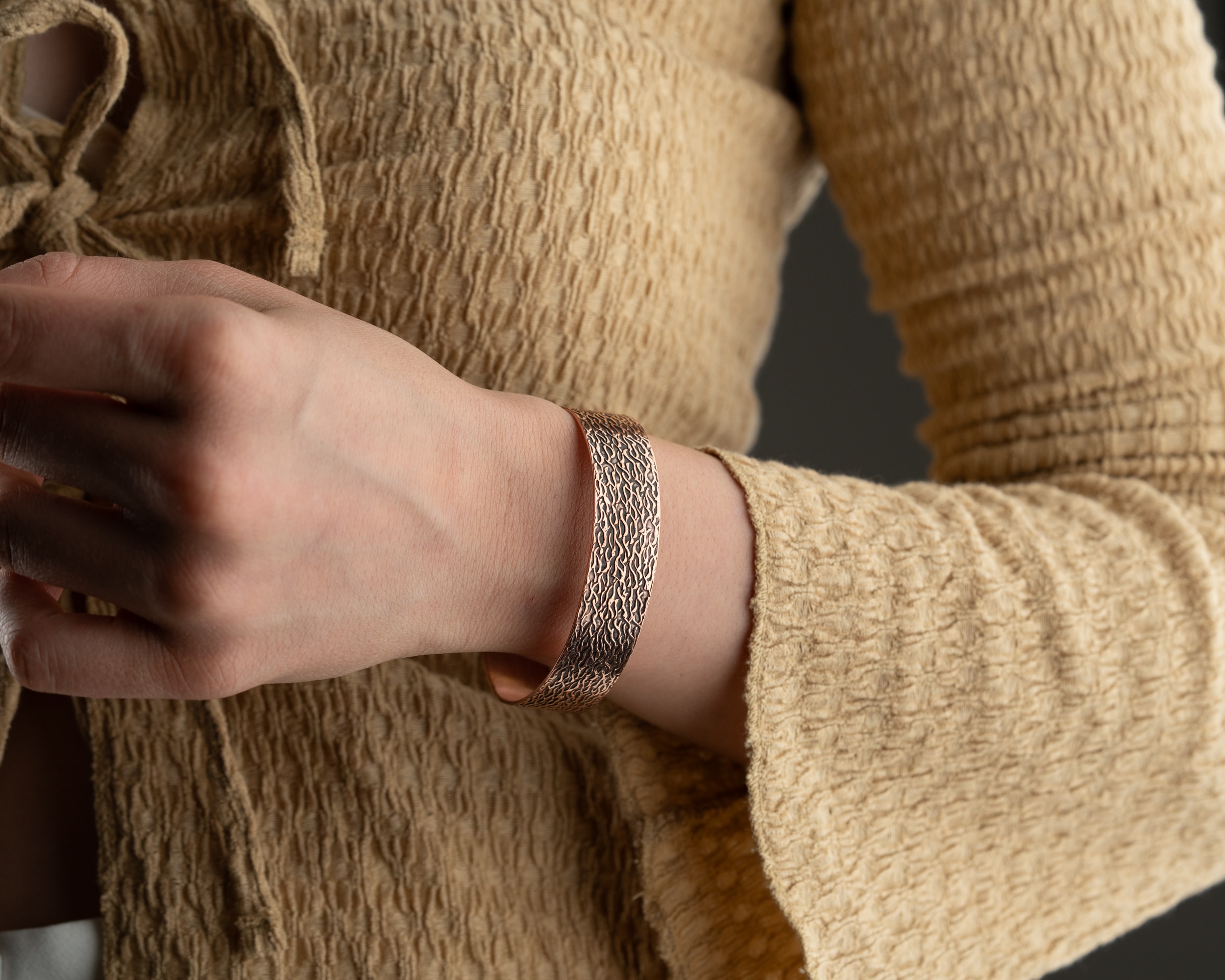 El Yapımı Kalem İşçiliği Bakır Bileklik – Gizli Mesajlı, Kişiye Özel Tasarım