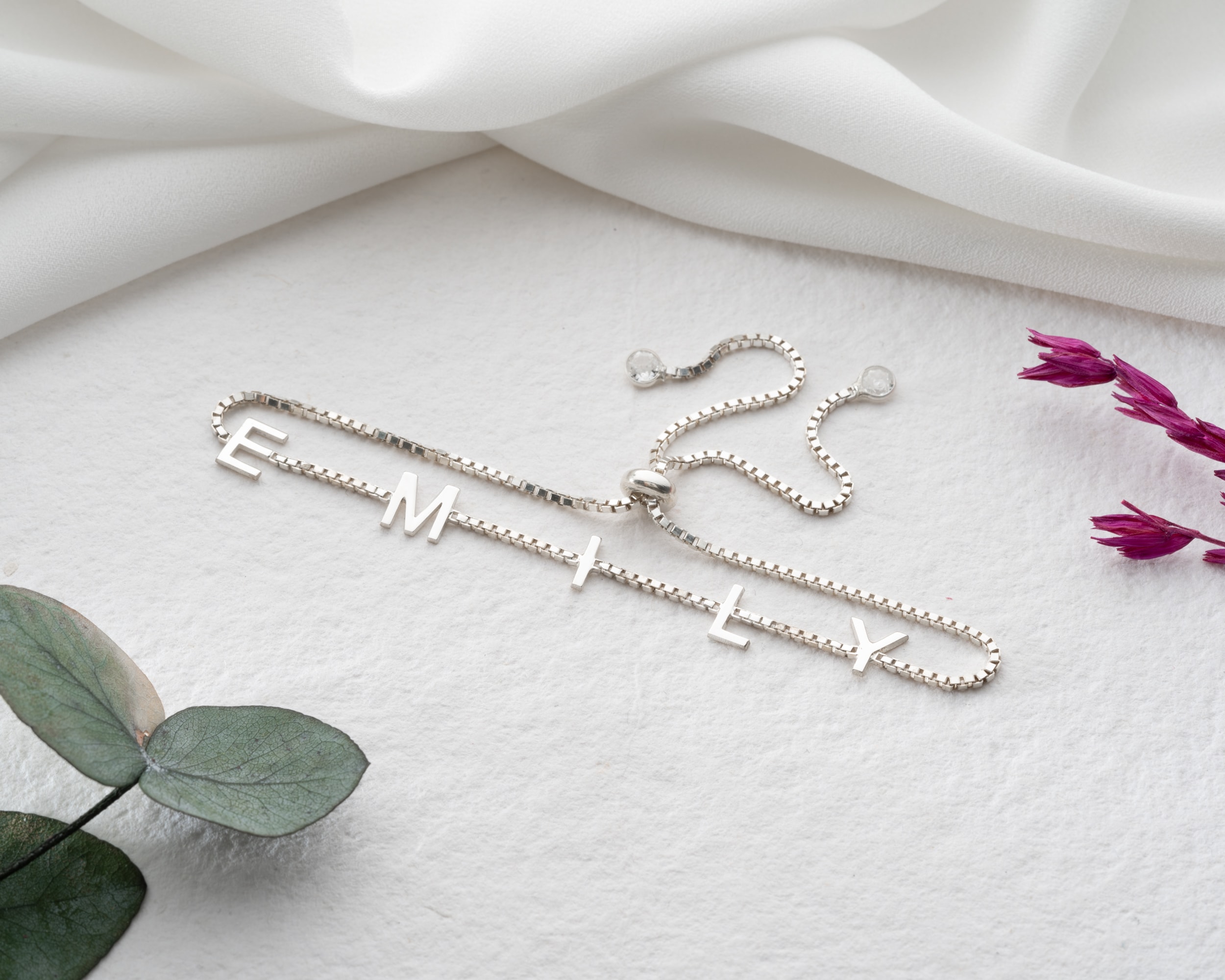 Asansörlü Kişisel Bileklik – Küp Zincirli, Ayarlanabilir ve Her Bileğe Uygun Şık Tasarım