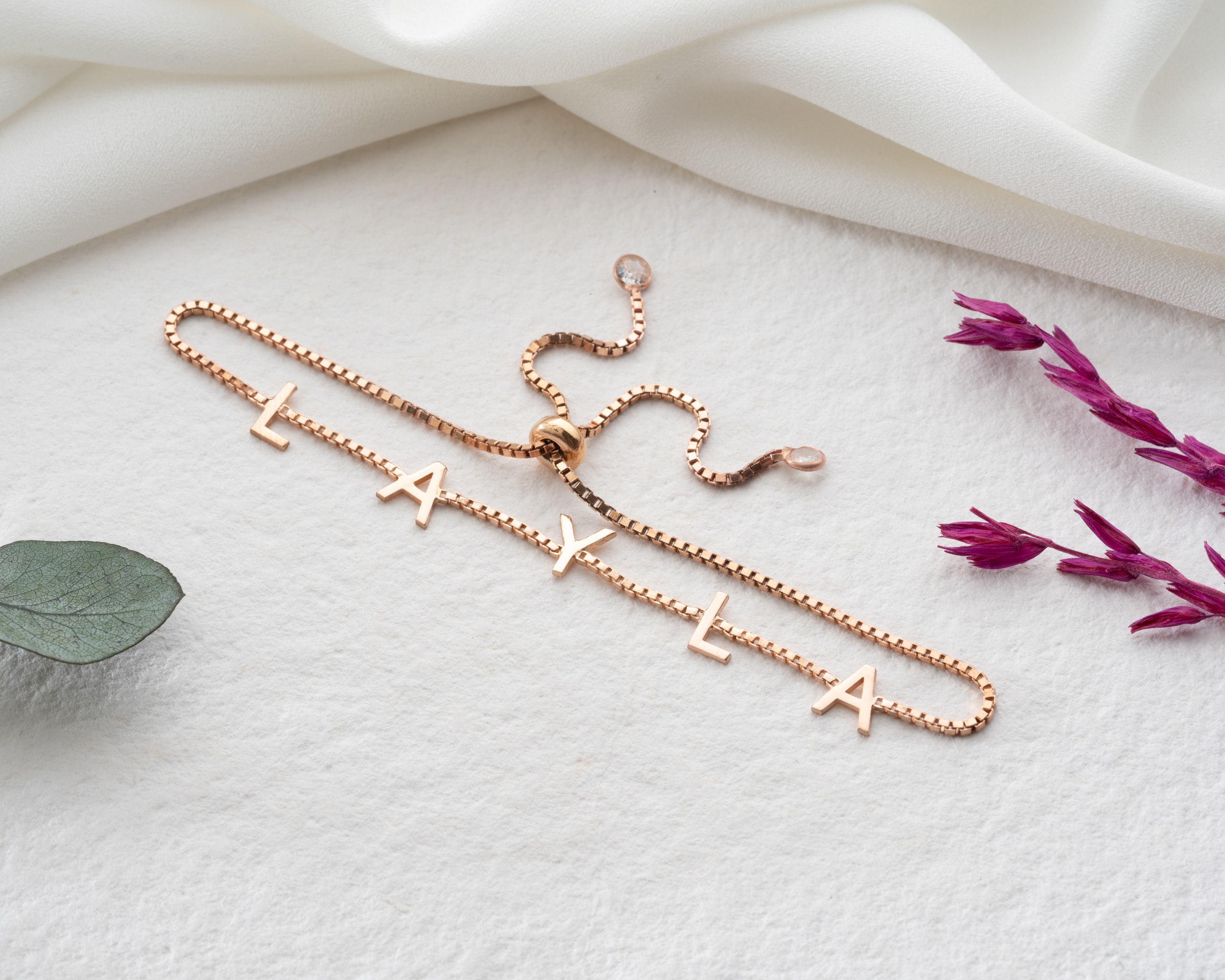 Asansörlü Kişisel Bileklik – Küp Zincirli, Ayarlanabilir ve Her Bileğe Uygun Şık Tasarım