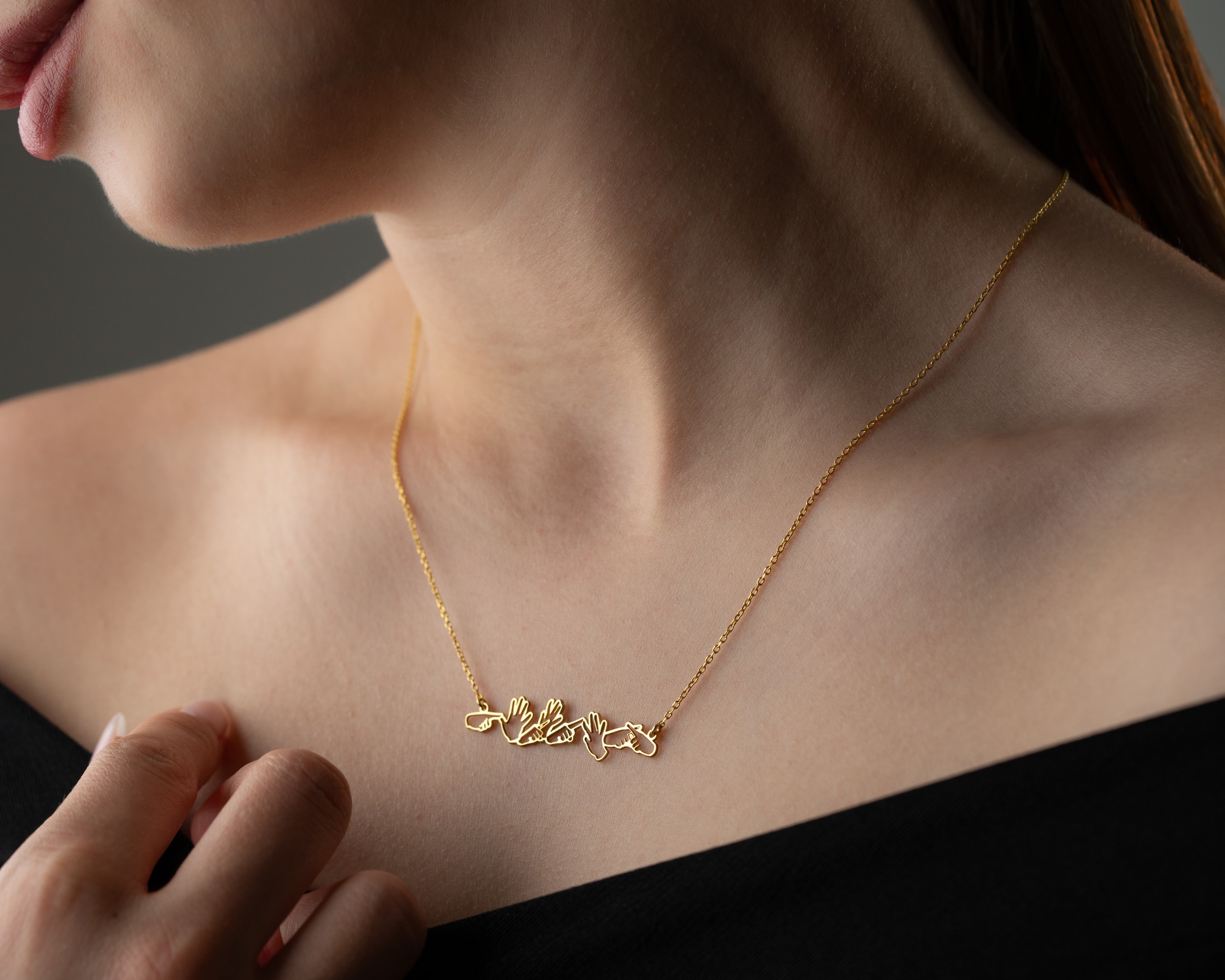 Kişiselleştirilebilir İşaret Dili Kolye | Anlamlı ve Zarif Tasarım