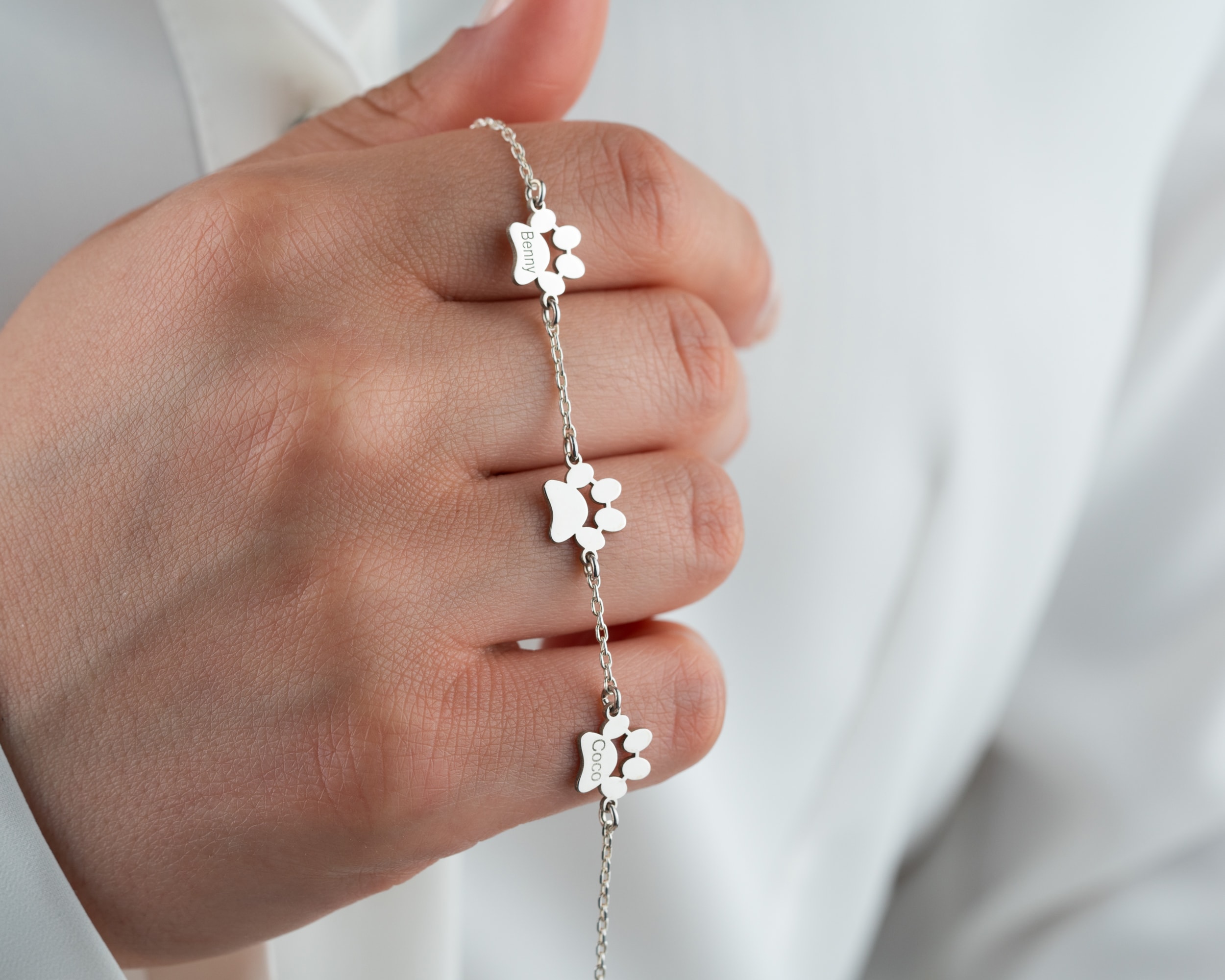 İsimli Pati Bileklik – Sevimli Dostlarınıza Özel 925 Ayar Gümüş Kişisel Tasarım