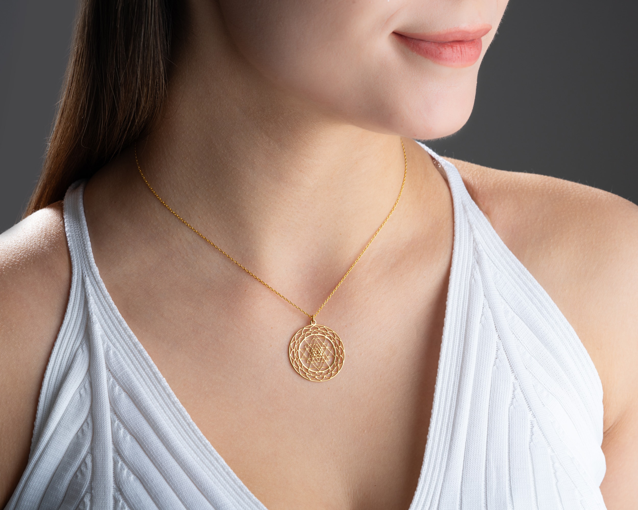 Sri Yantra Yuvarlak Spiral Kesim 925 Ayar Gümüş Kolye – Spiral Kesim Spiritüel Takı