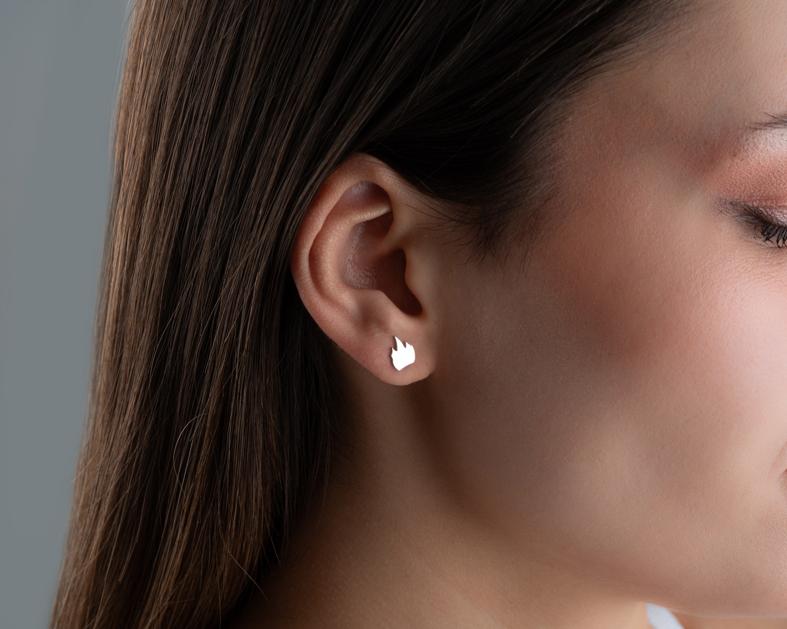 Çivili Alev Küpe 925 Ayar Gümüş – Kadın Takısı - Cesur ve Modern Stil