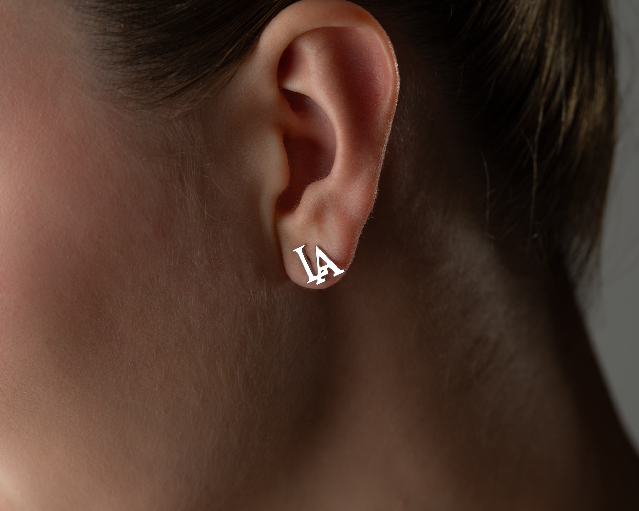 Kişiye Özel Çift Harf Küpe – Minimal ve Şık Aksesuar