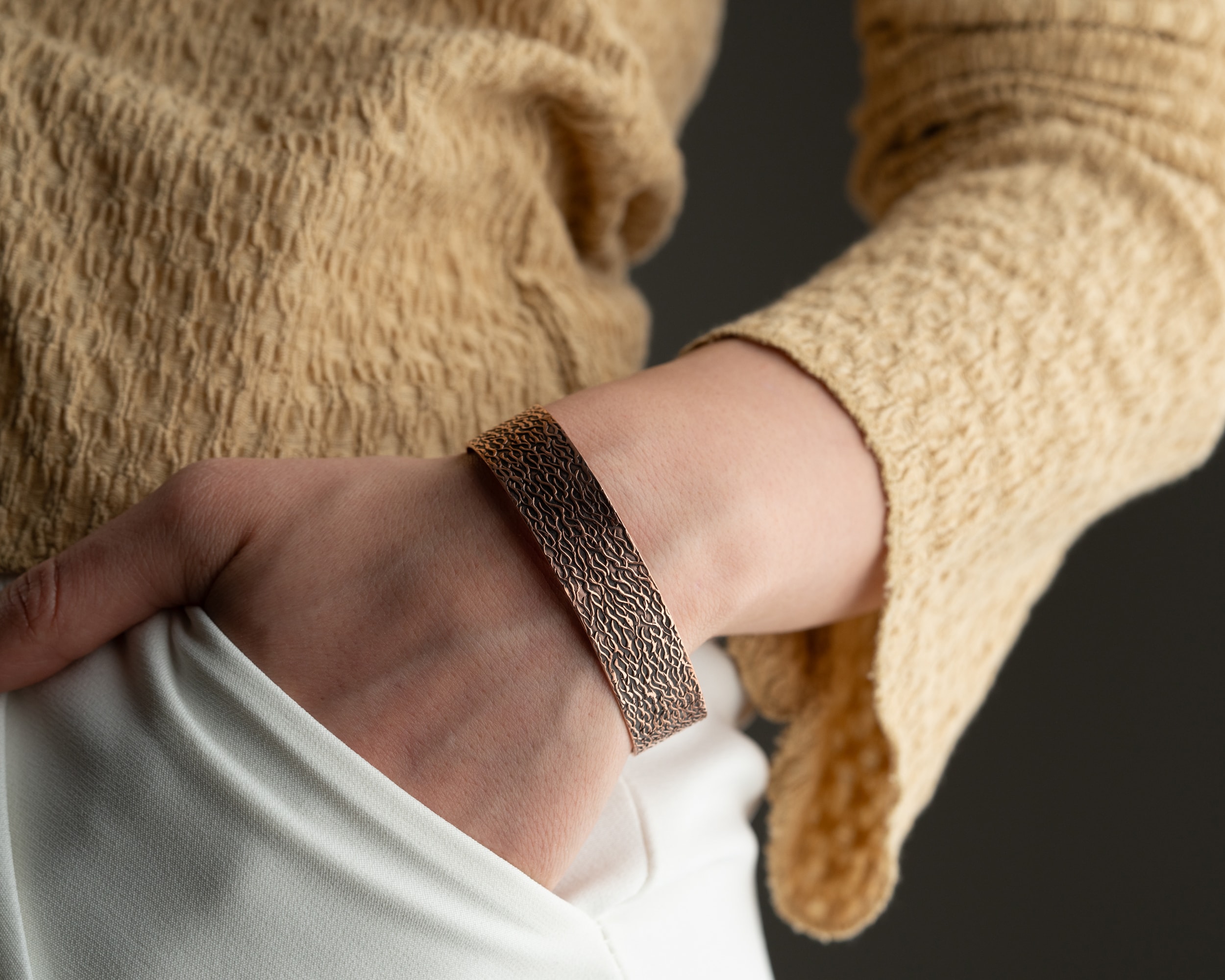 El Yapımı Kalem İşçiliği Bakır Bileklik – Gizli Mesajlı, Kişiye Özel Tasarım