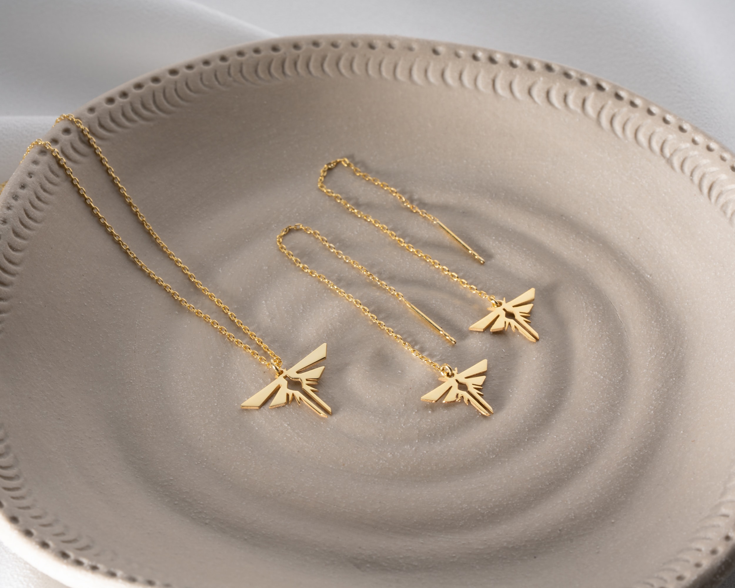 Ateş Böceği Kolye – Küpe Seti | Işıltılı Zarafet ve Doğadan İlham Alan Tasarım