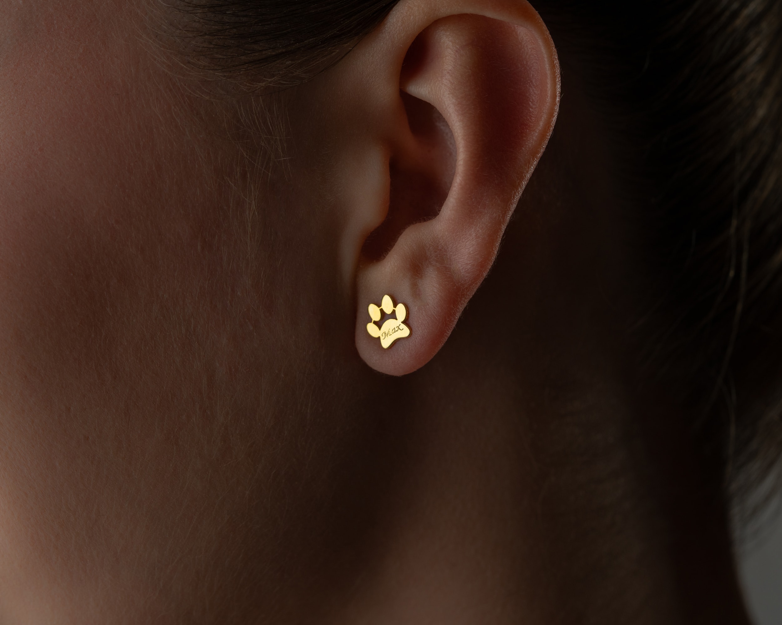 Kişiye Özel Pati Küpe | Minimal ve Zarif Çivili Tasarım