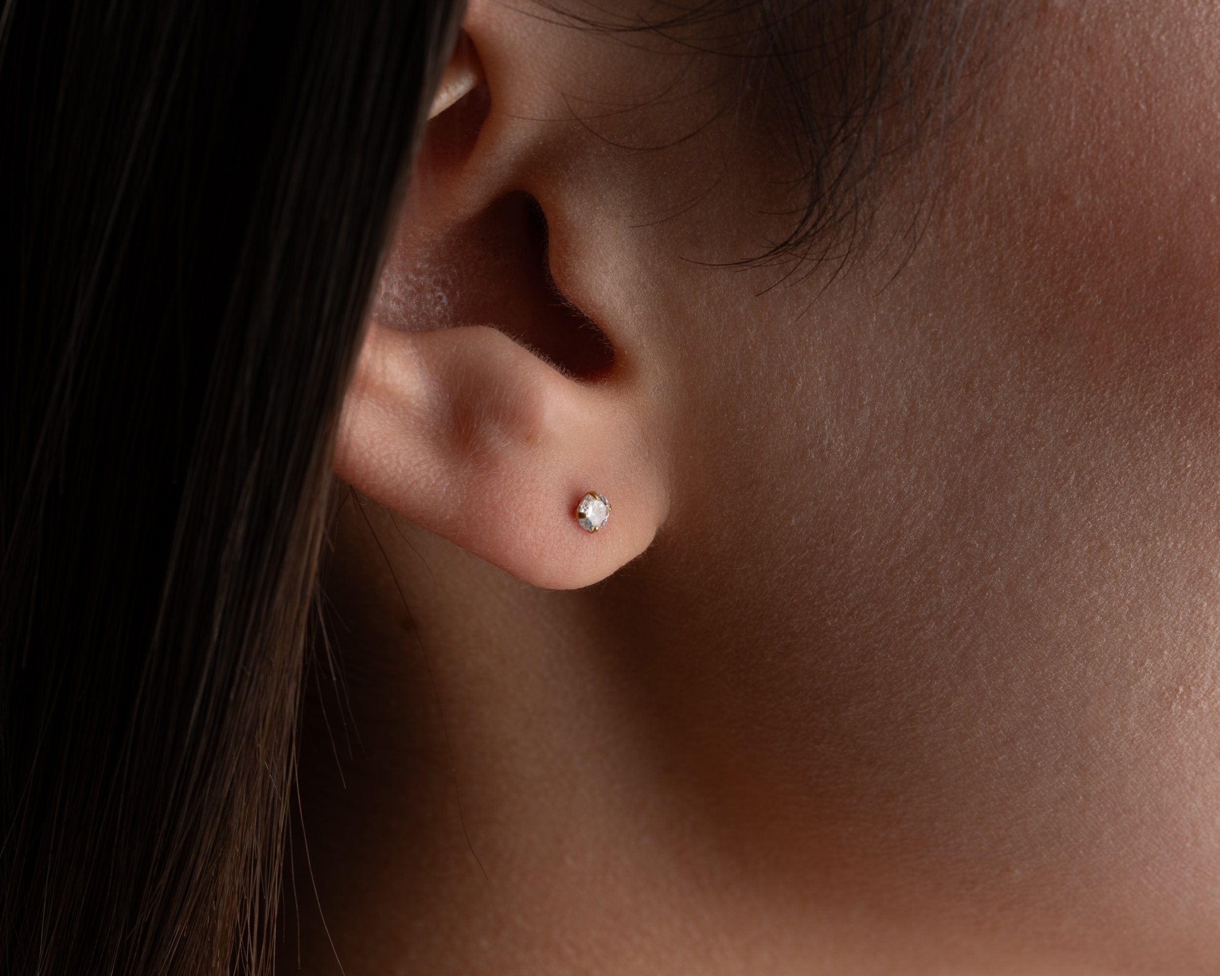 Çivili Tek Taş Küpe 925 Ayar Gümüş – Zamansız ve Zarif Takı