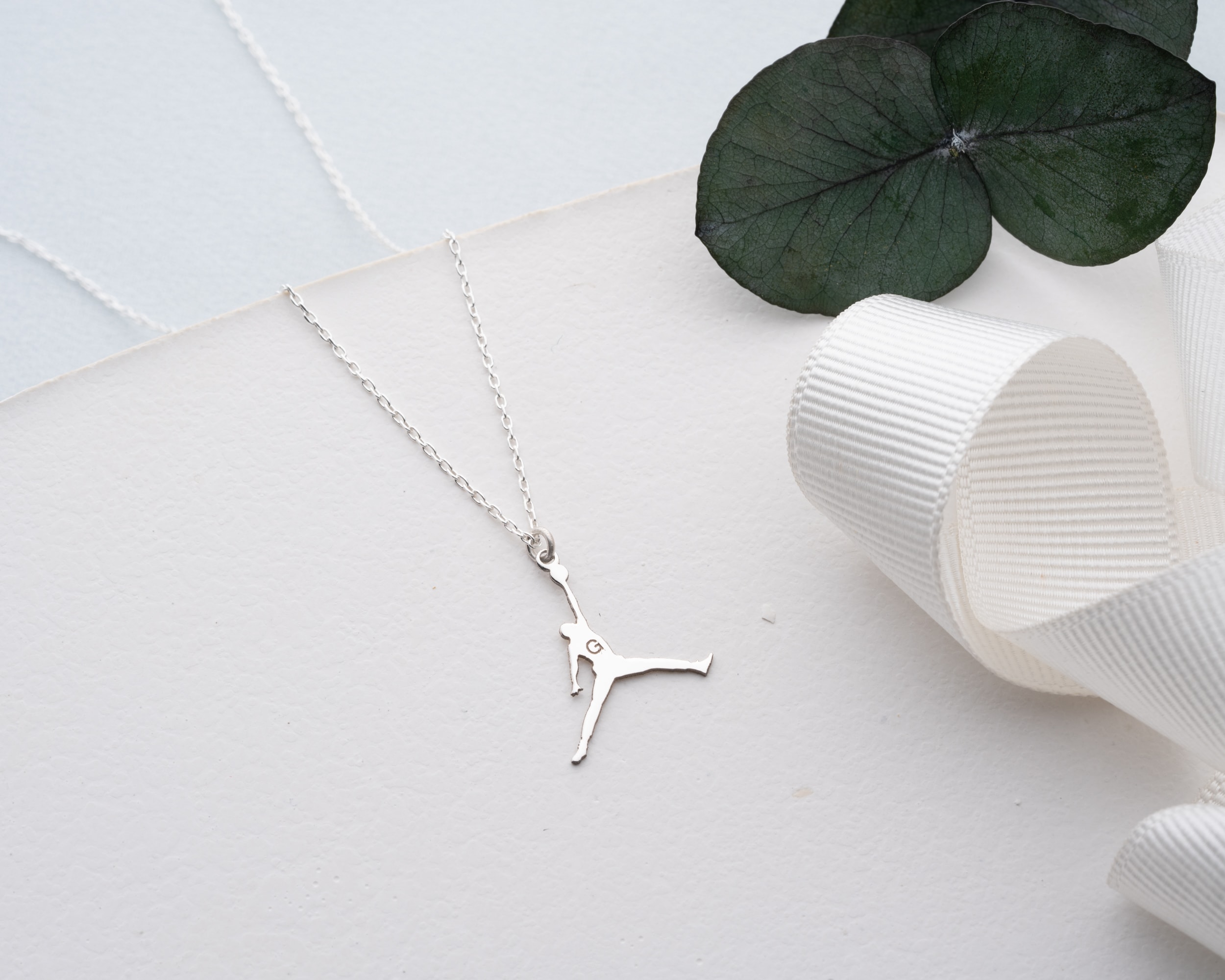 Jordan Kolye – Tarzını Sahaya Taşı | Spor Tutkunlarına Özel Şık Tasarım