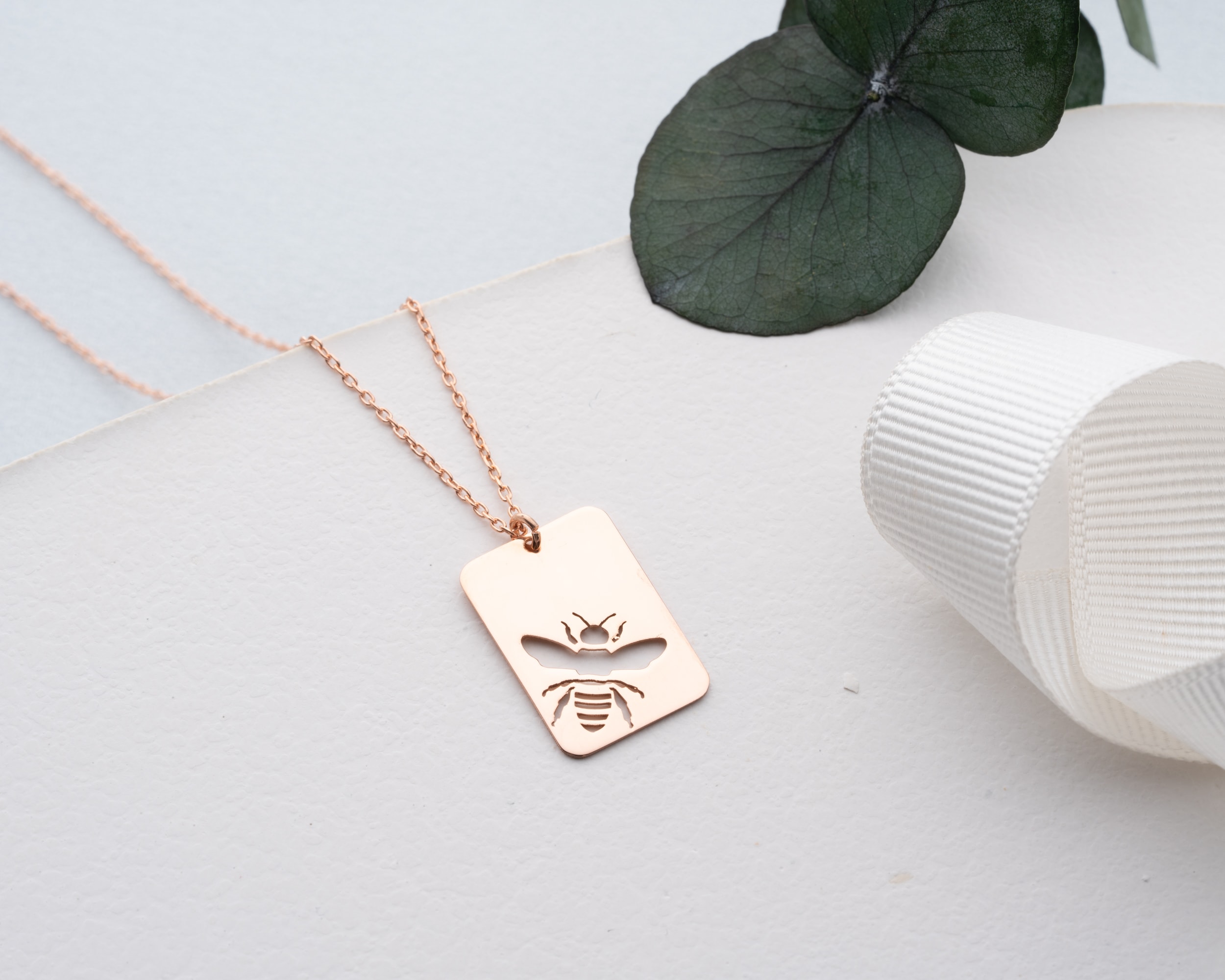 Dikdörtgen Arı Kolye - 925 Ayar Gümüş Zarif Tasarım | AG Gold Silver