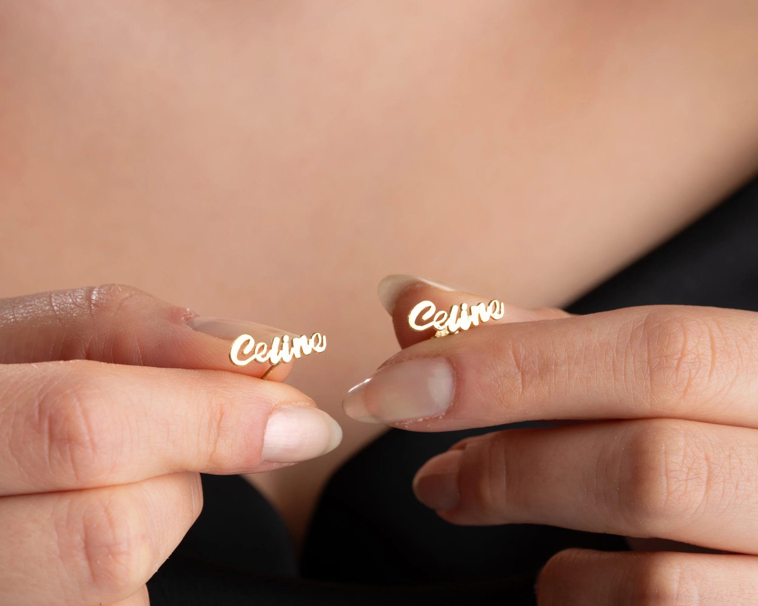 Çivili İsim Küpe 925 Ayar Gümüş – Kişiselleştirilebilir Kadın Takısı