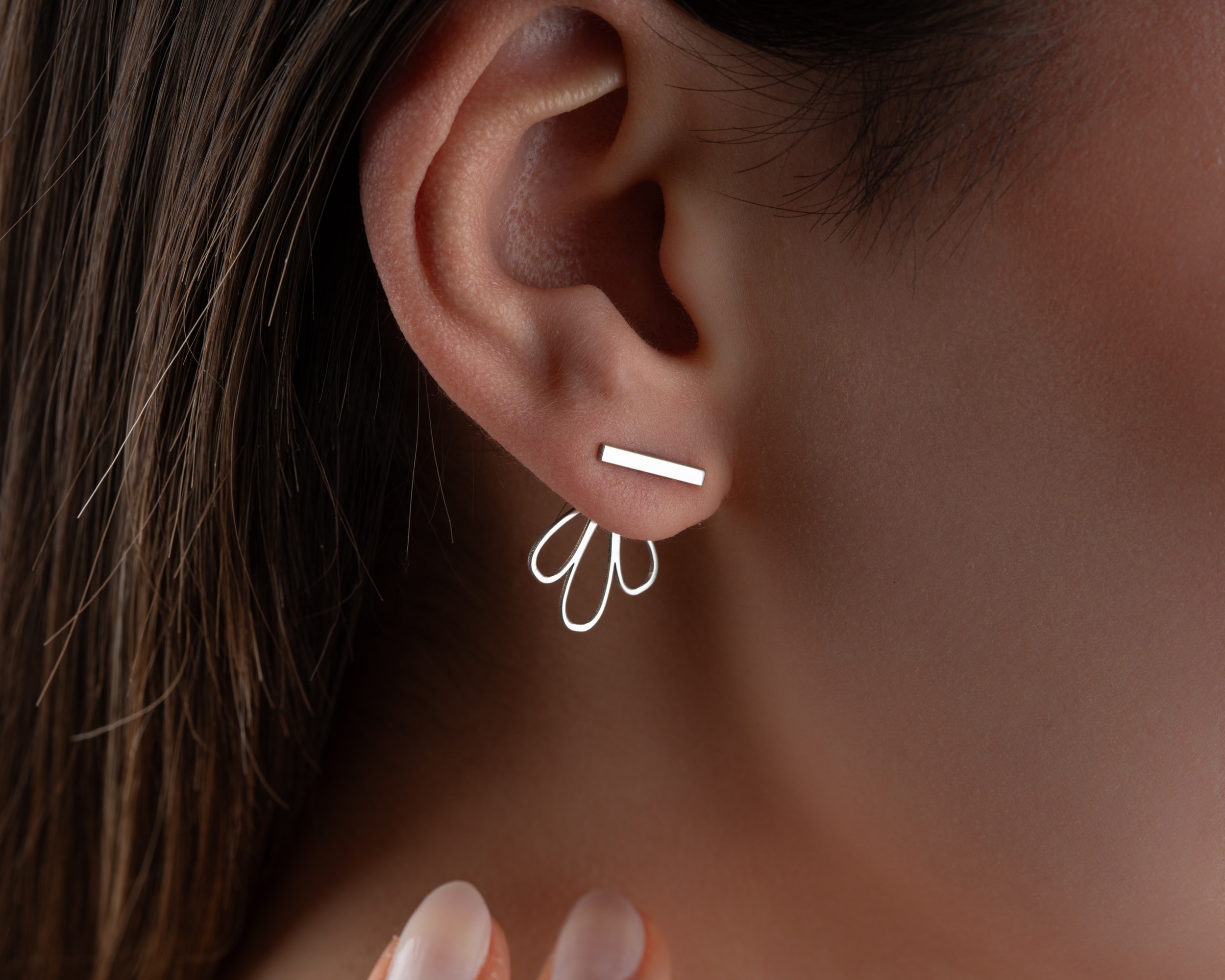 Lotus Çiçeği Çift Katmanlı Çivili Küpe 925 Ayar Gümüş – Kadın Takısı - – Minimal ve Zarif Tasarım