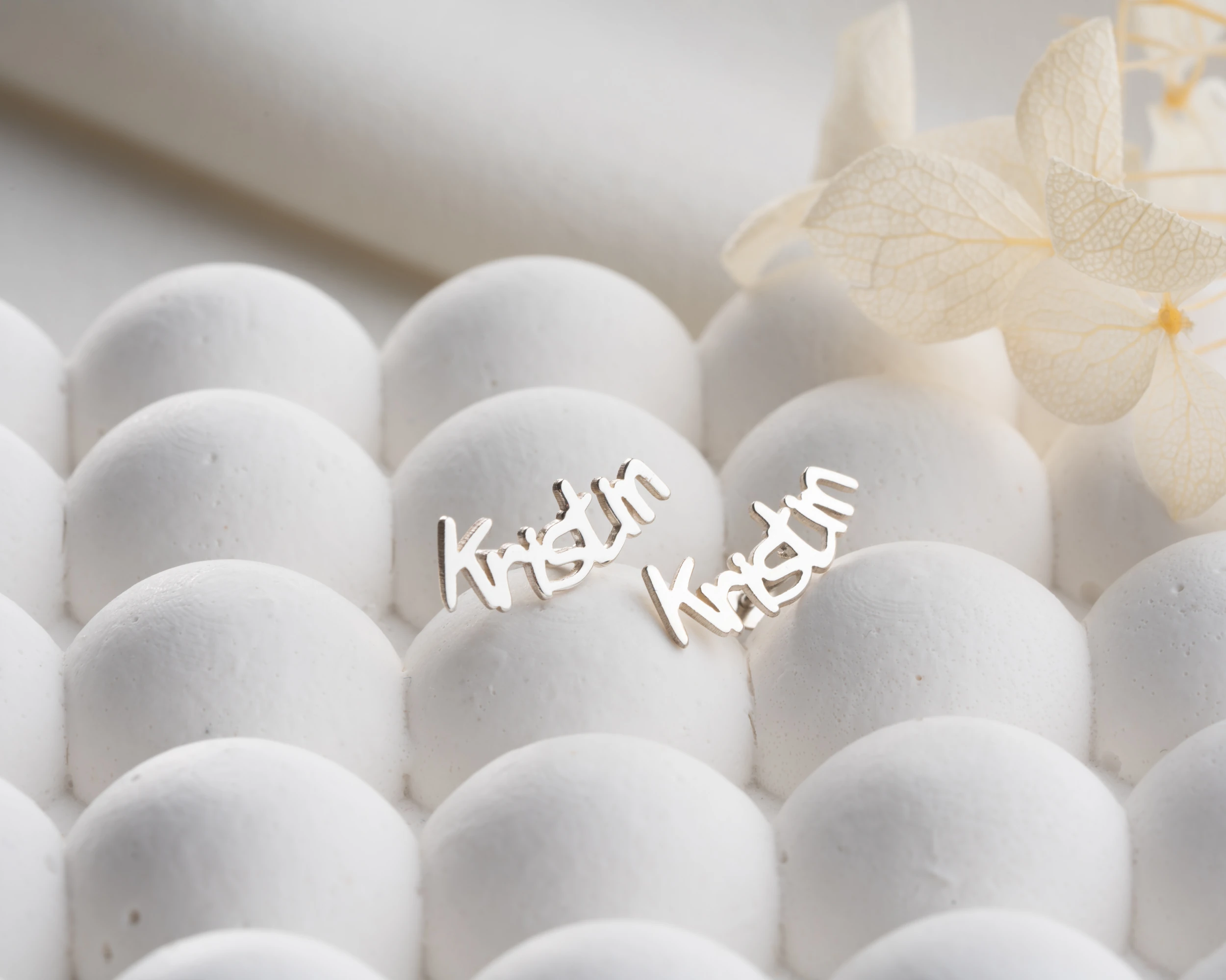 Çivili İsim Küpe 925 Ayar Gümüş – Kişiselleştirilebilir Kadın Takısı