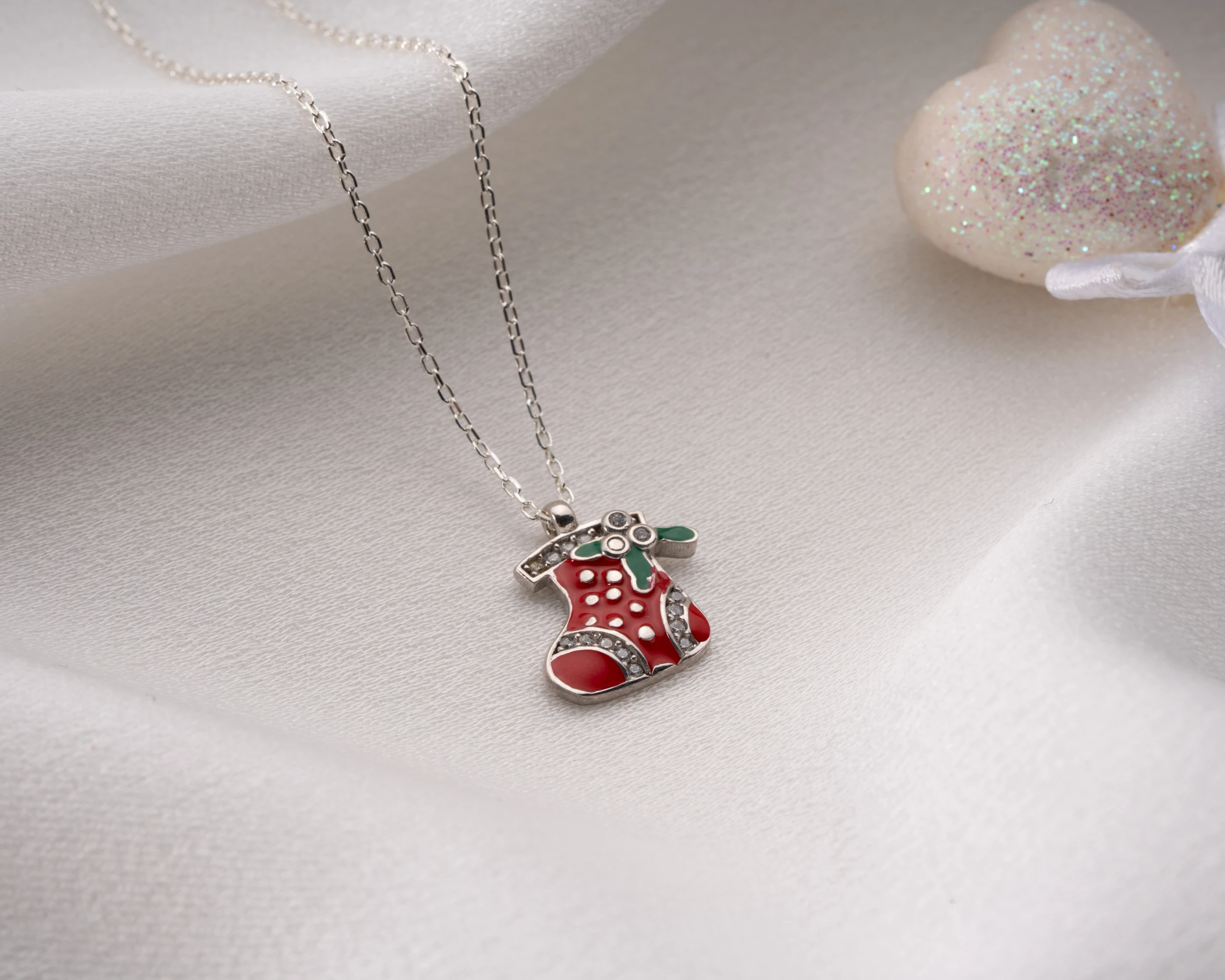 ✨ Mineli Yılbaşı Çorabı – Sevimli ve Parıltılı Yeni Yıl Detayı