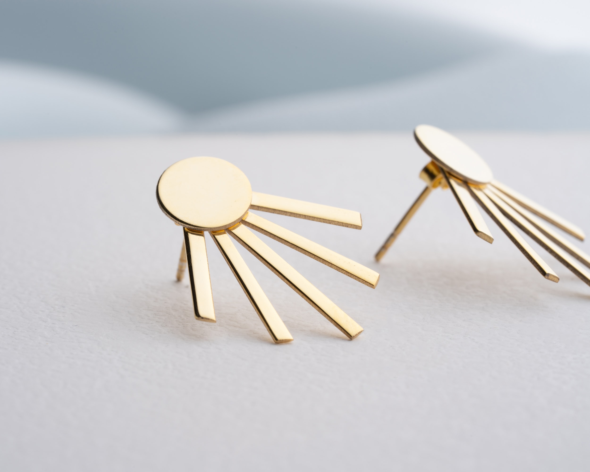 Güneş Işını Küpe – Işıltısını Tarzınızla Yansıtın - Güneş Enerjisi ile Modern Stil