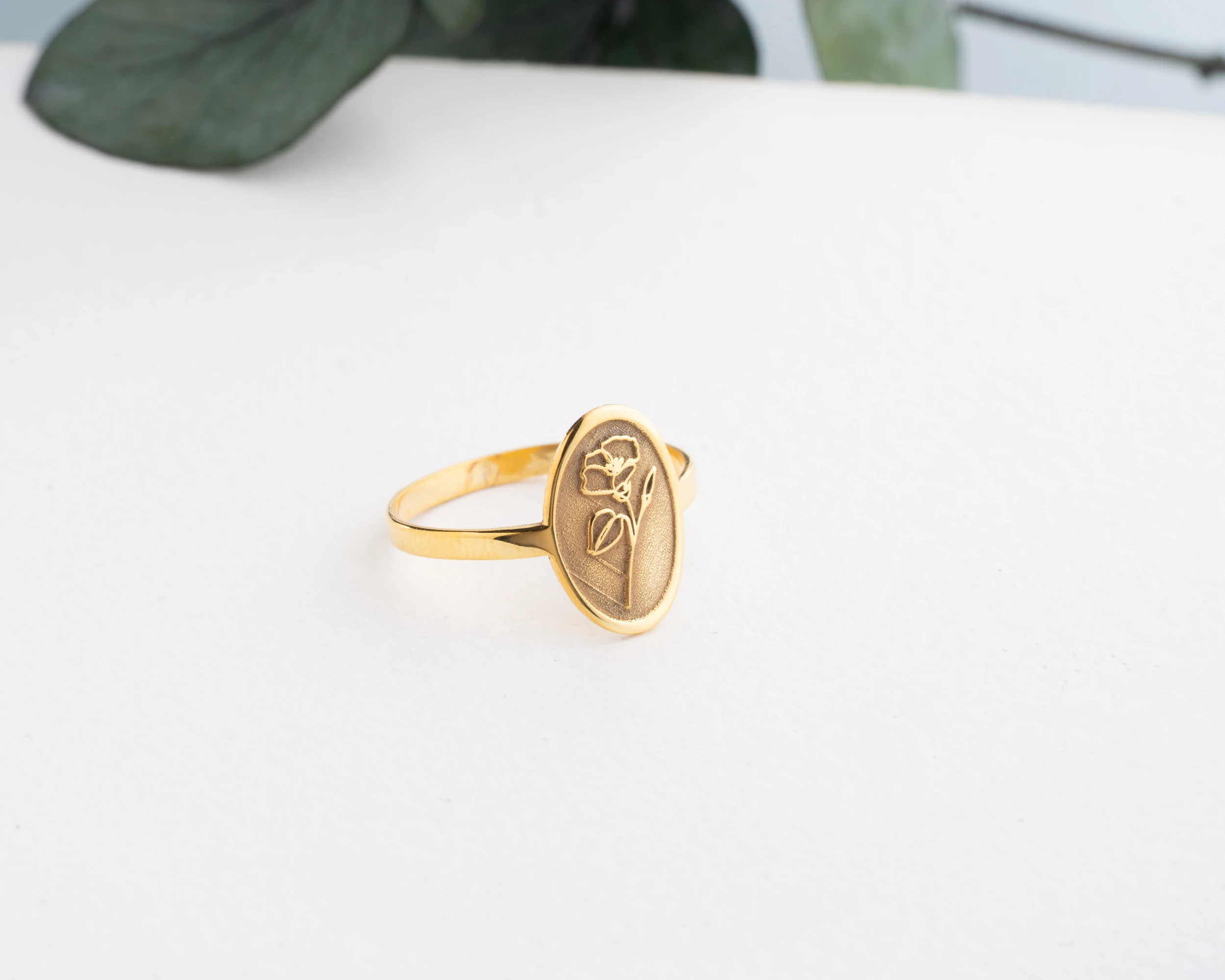 925 Gümüş Oval Doğum Çiçekli Yüzük – Minimal, Zarif ve Anlamlı Tasarım