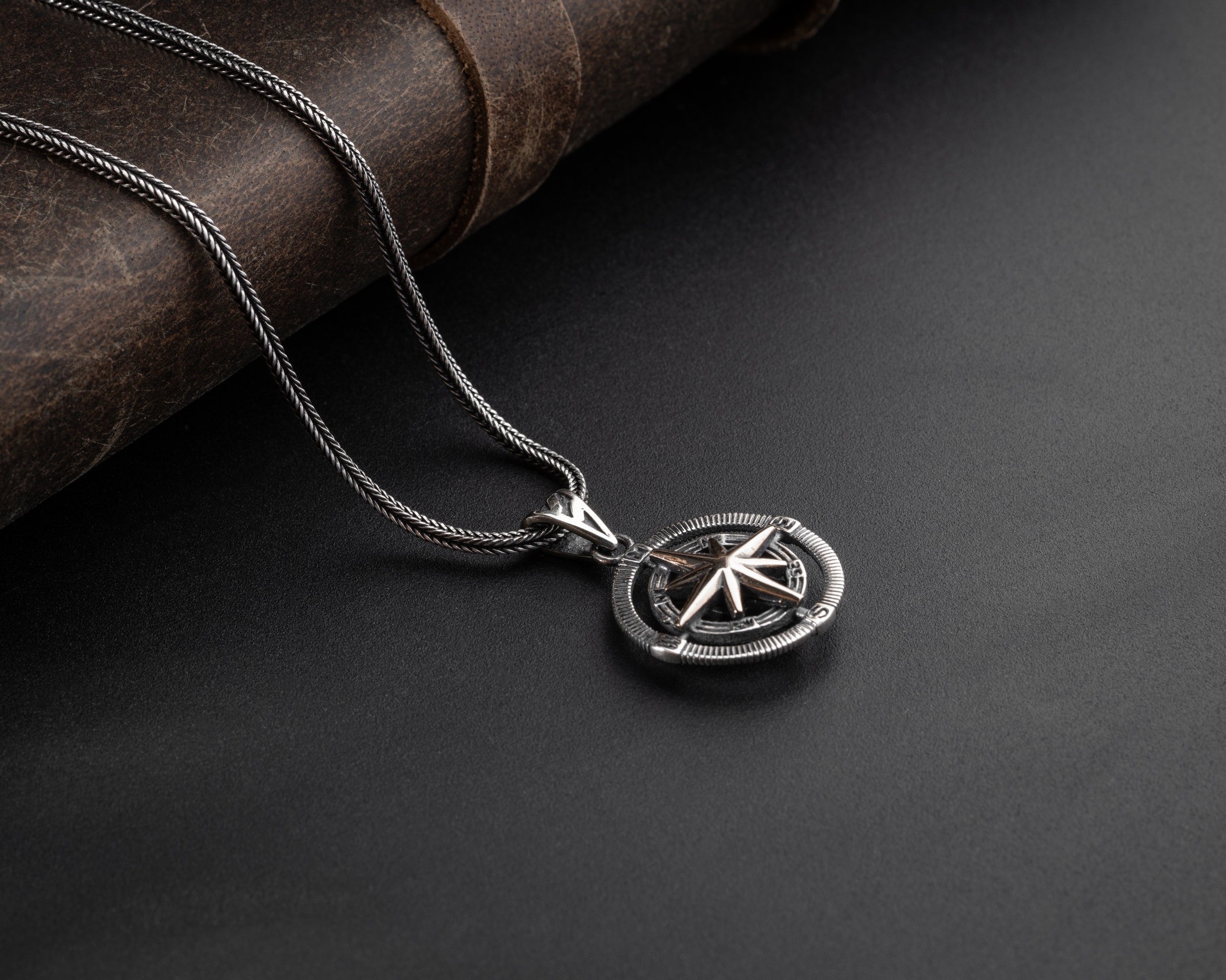 Çift Taraflı 3 Boyutlu Pusula Erkek Kolye | Tilki Kuyruğu Zincirli Küçük Boy Şık Tasarım