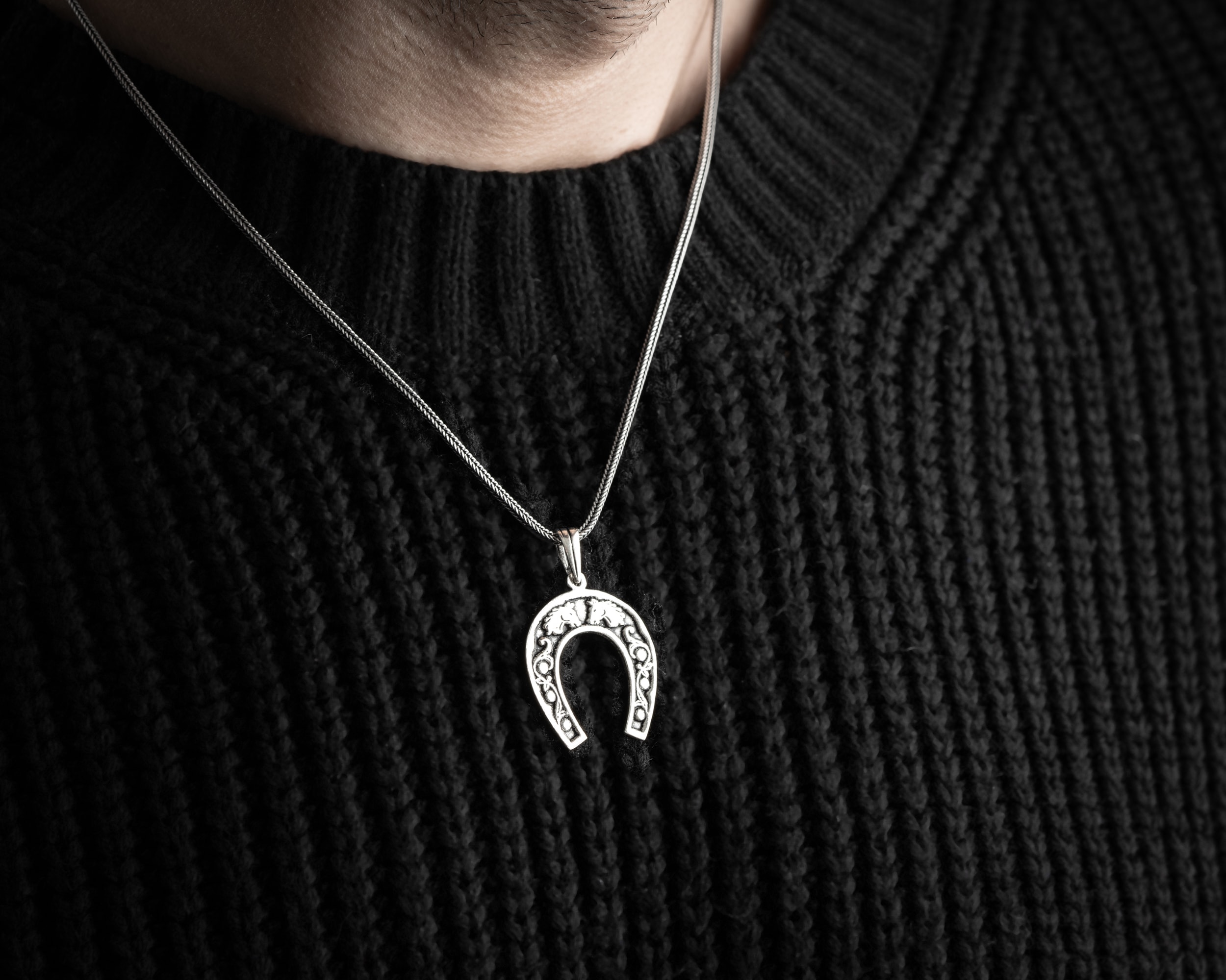 At Nalı Erkek Kolye | Tilki Kuyruğu Zincirli Şans ve Güç Sembolü