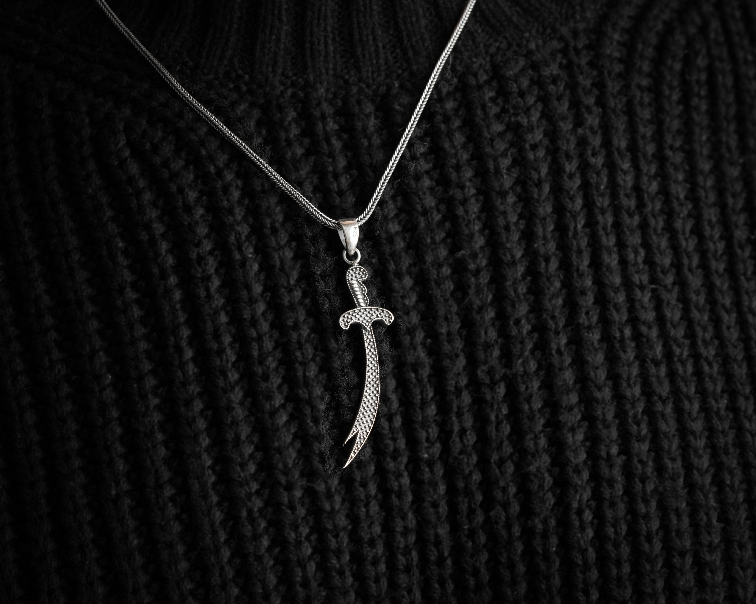 İşlemeli Zülfikar Erkek Kolye | Tilki Kuyruğu Zincirli Güç ve Kararlılık Tasarımı