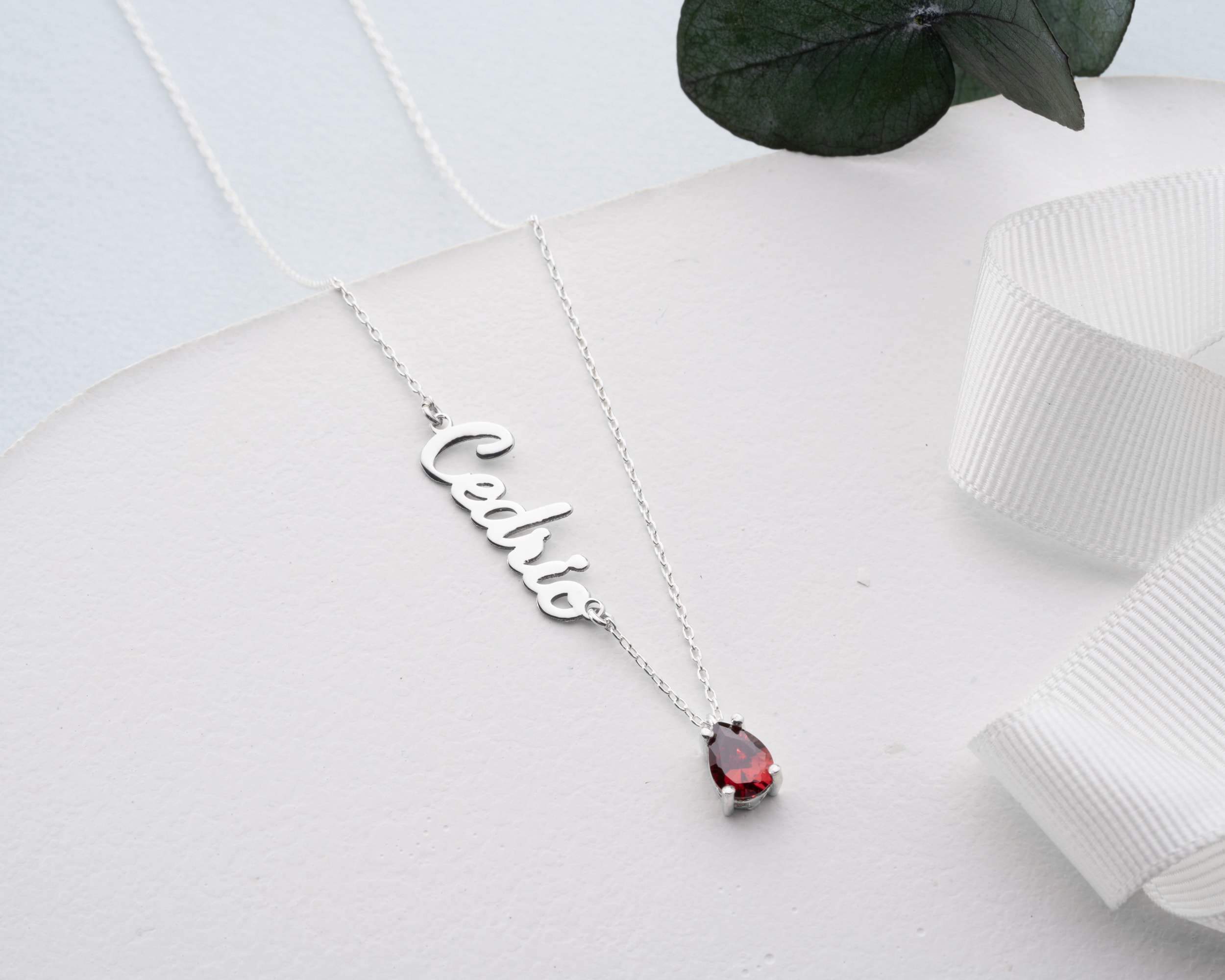 Yan İsimli Doğum Taşlı Kolye – Kişiye Özel Sideways İsim Kolye