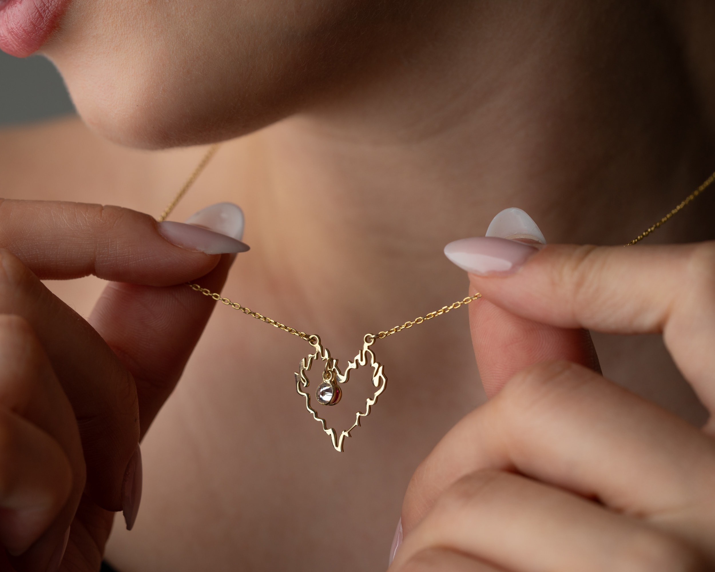 Kalp Tasarım Doğum Taşlı Aile Kolyesi – Kişiye Özel Anlamlı Hediye